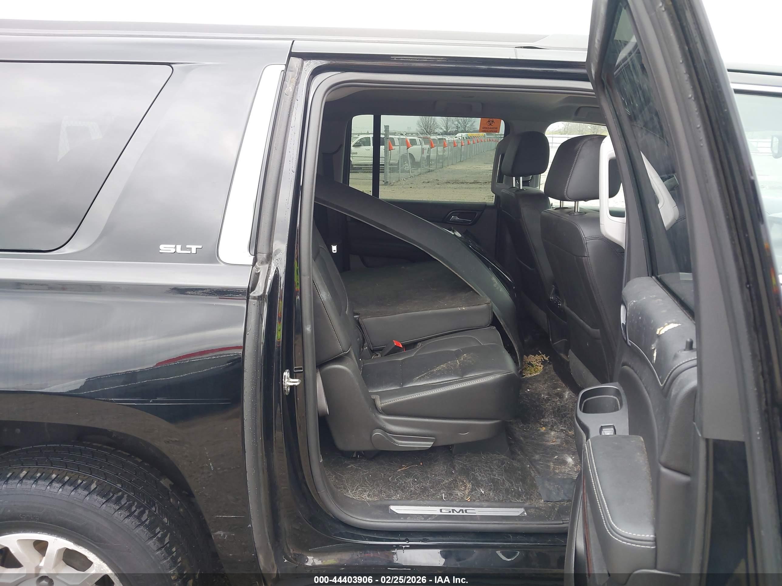 GMC YUKON image 8