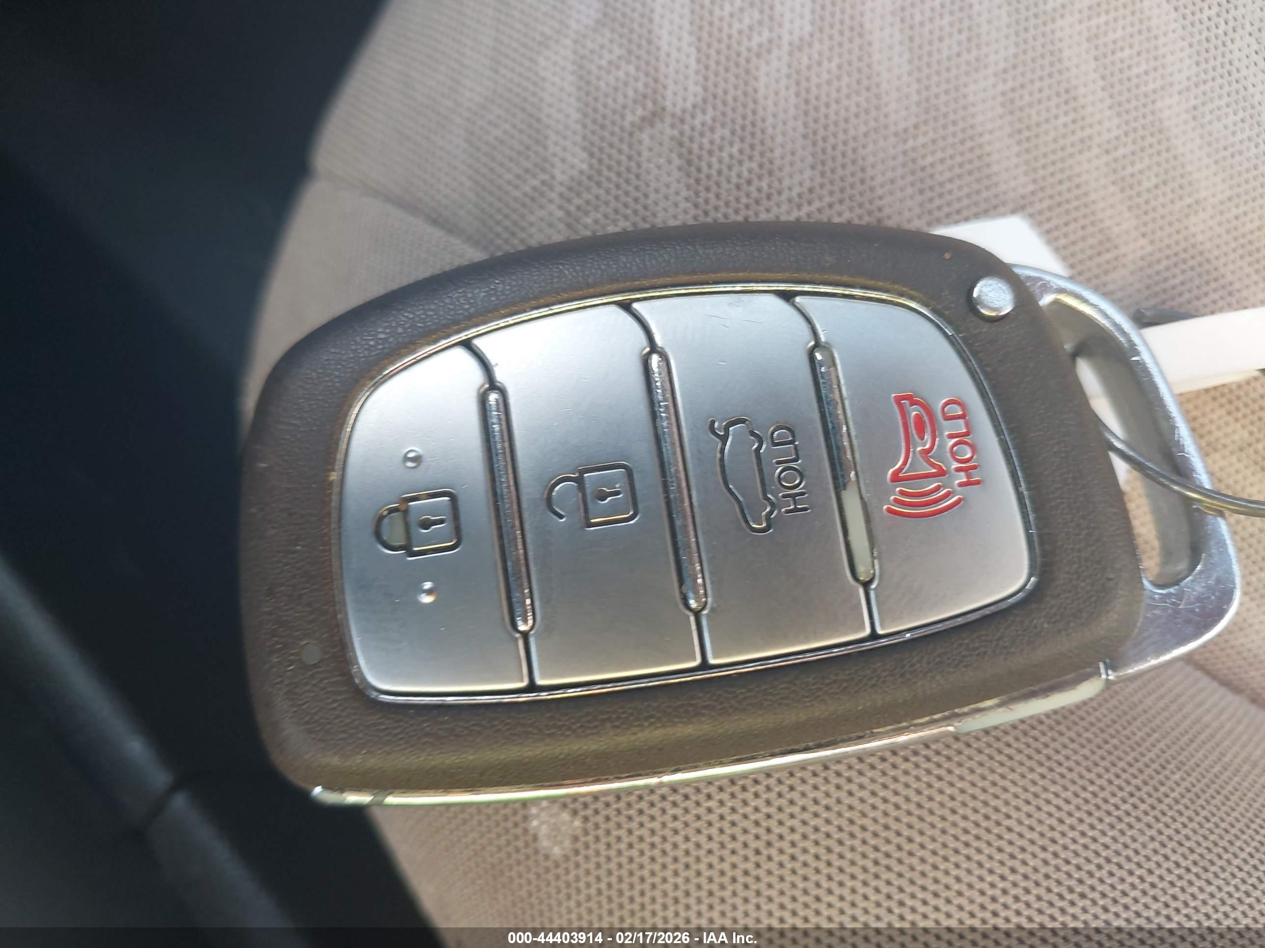HYUNDAI ELANTRA image 11
