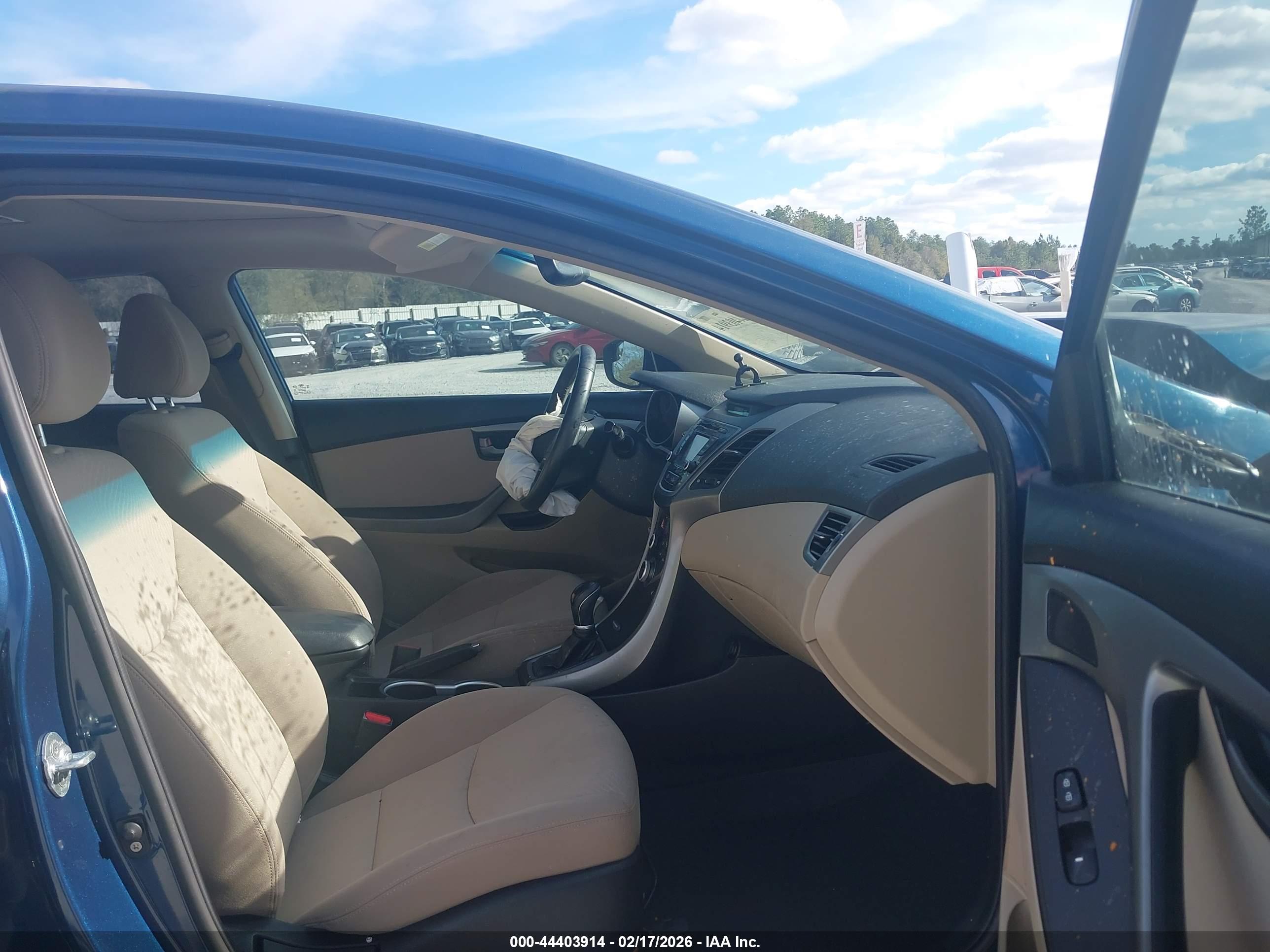 HYUNDAI ELANTRA image 5