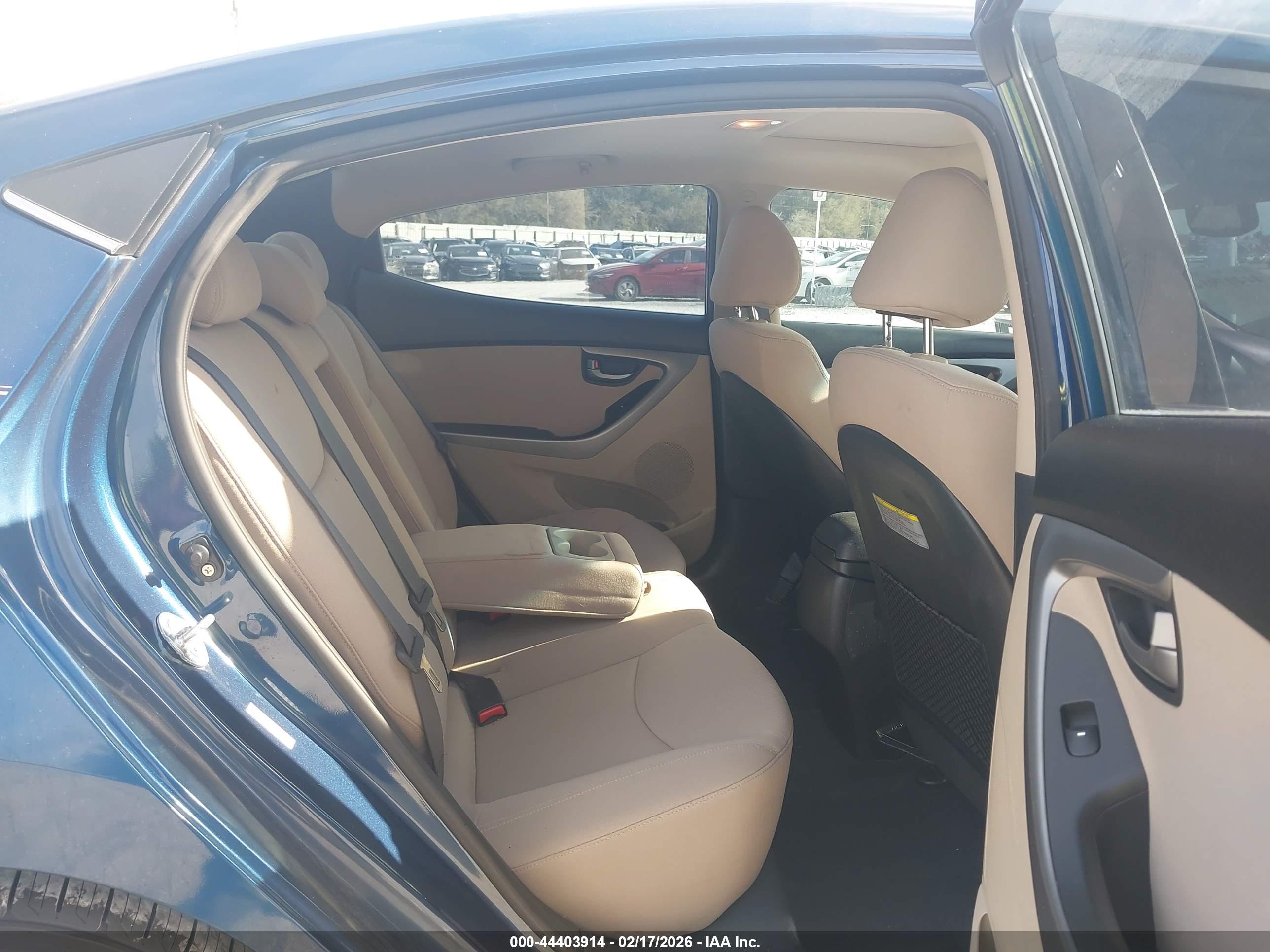 HYUNDAI ELANTRA image 8