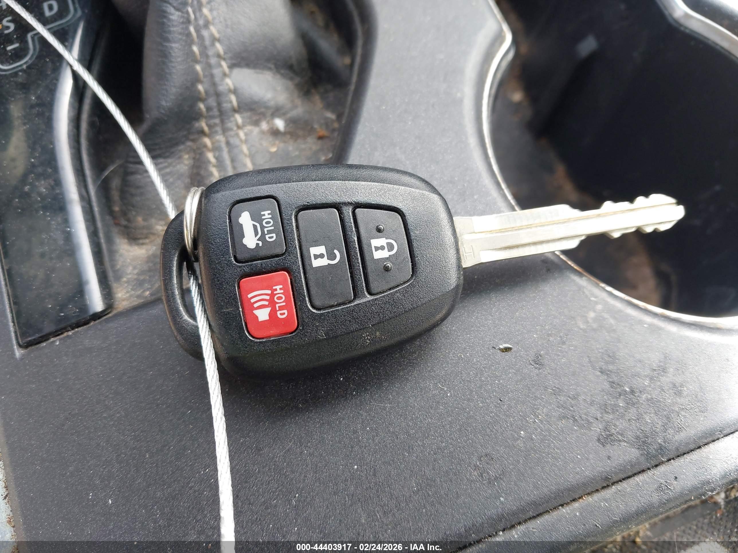 TOYOTA CAMRY image 11