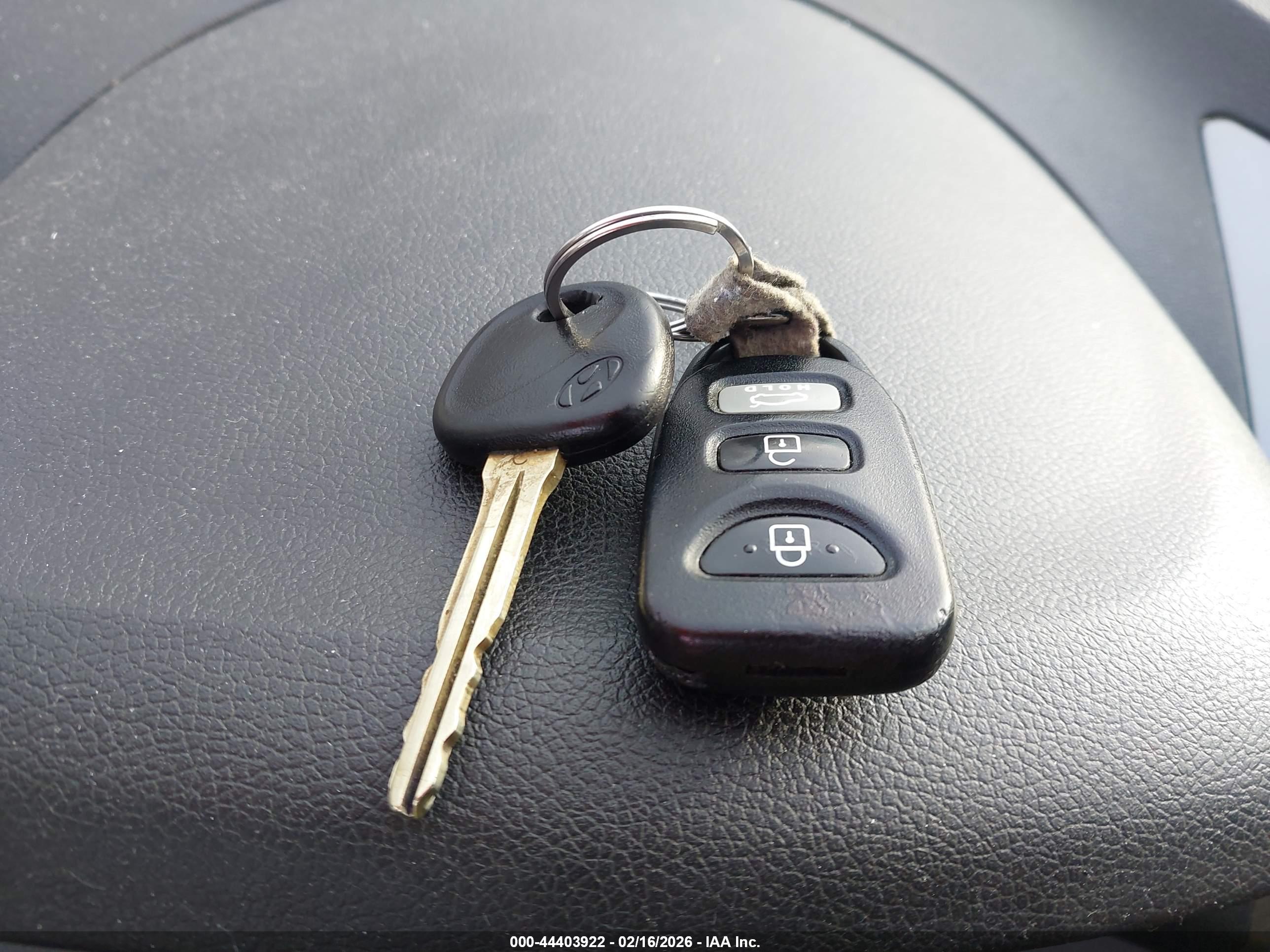 HYUNDAI ELANTRA image 10