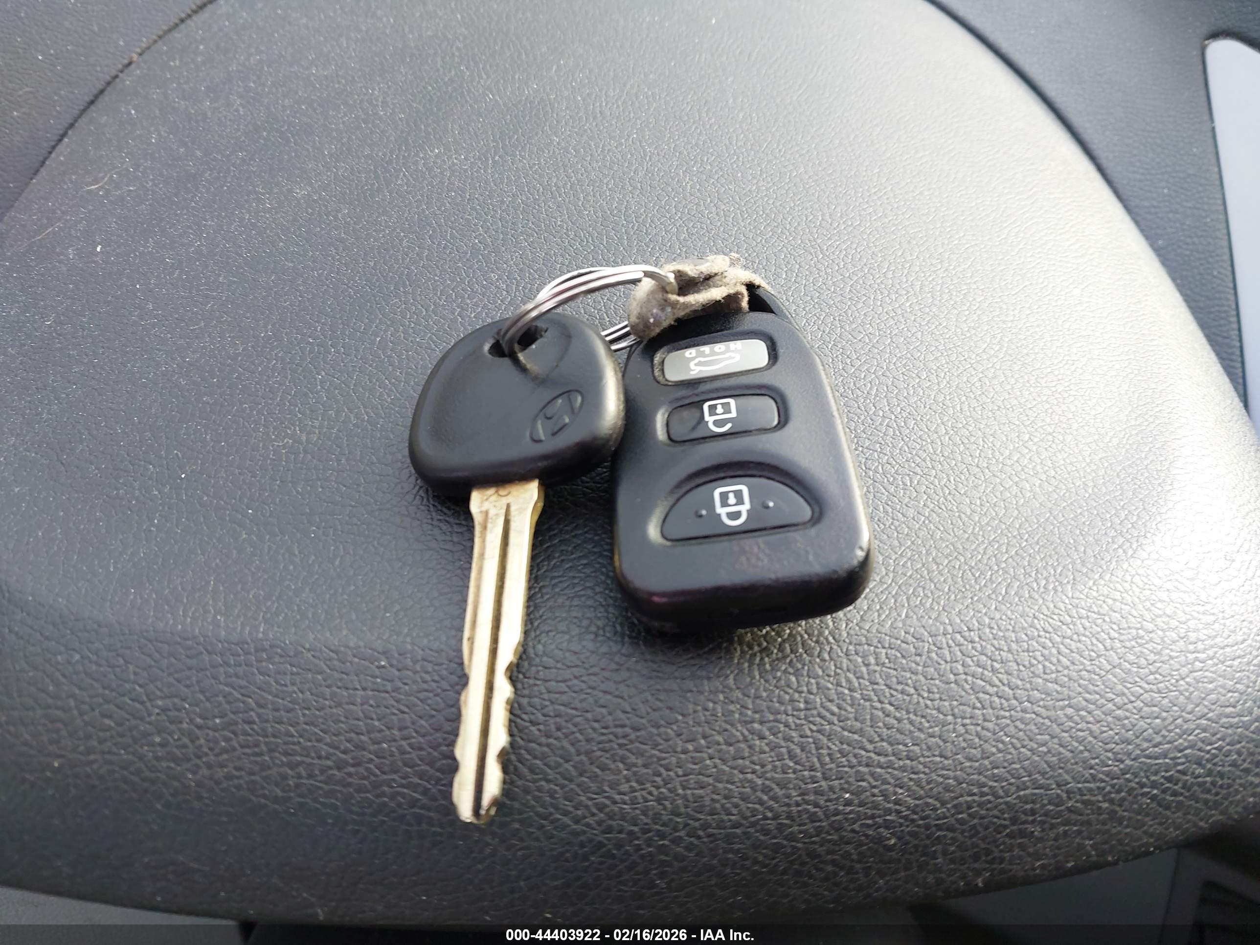 HYUNDAI ELANTRA image 11