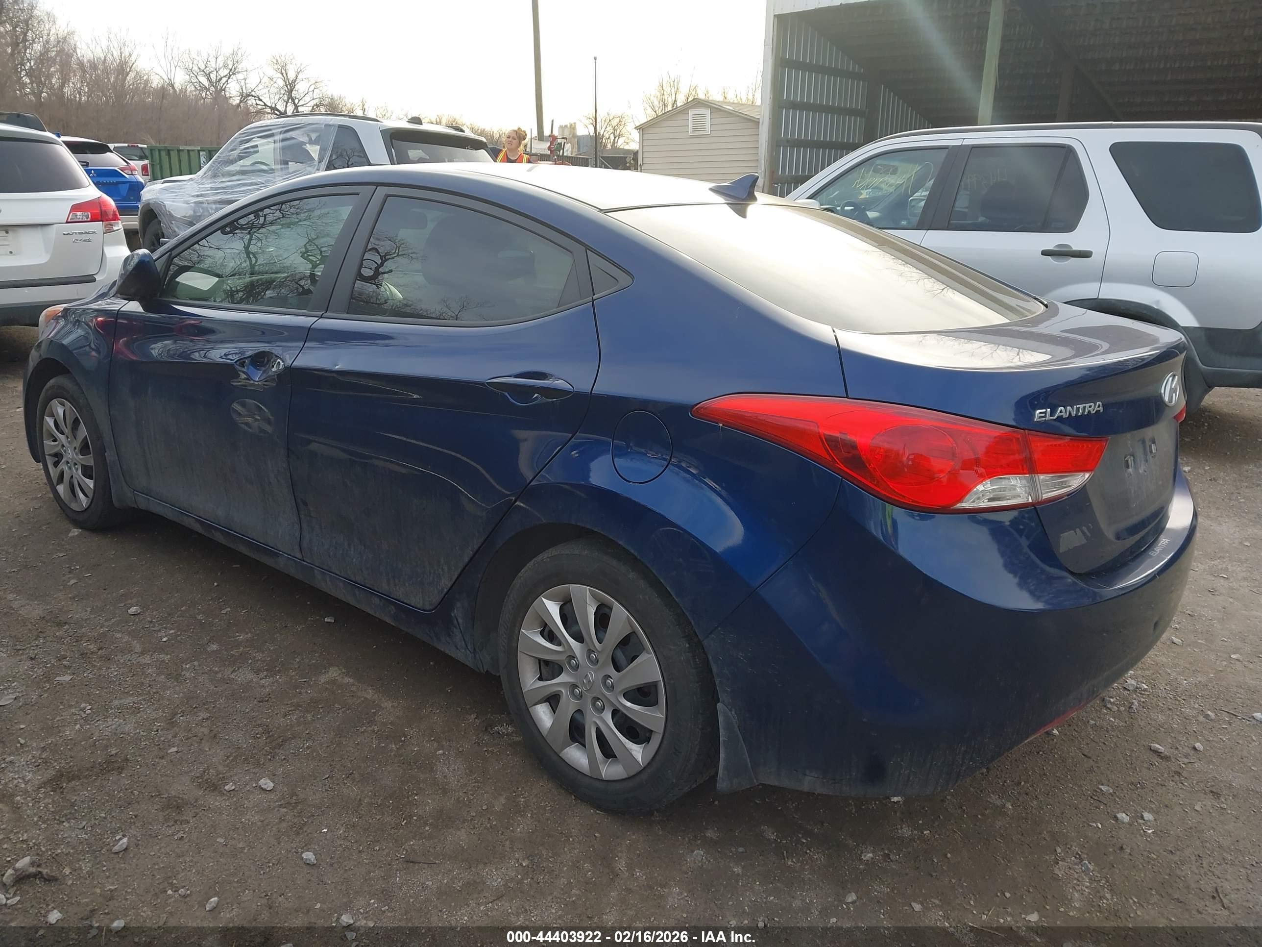 HYUNDAI ELANTRA image 3
