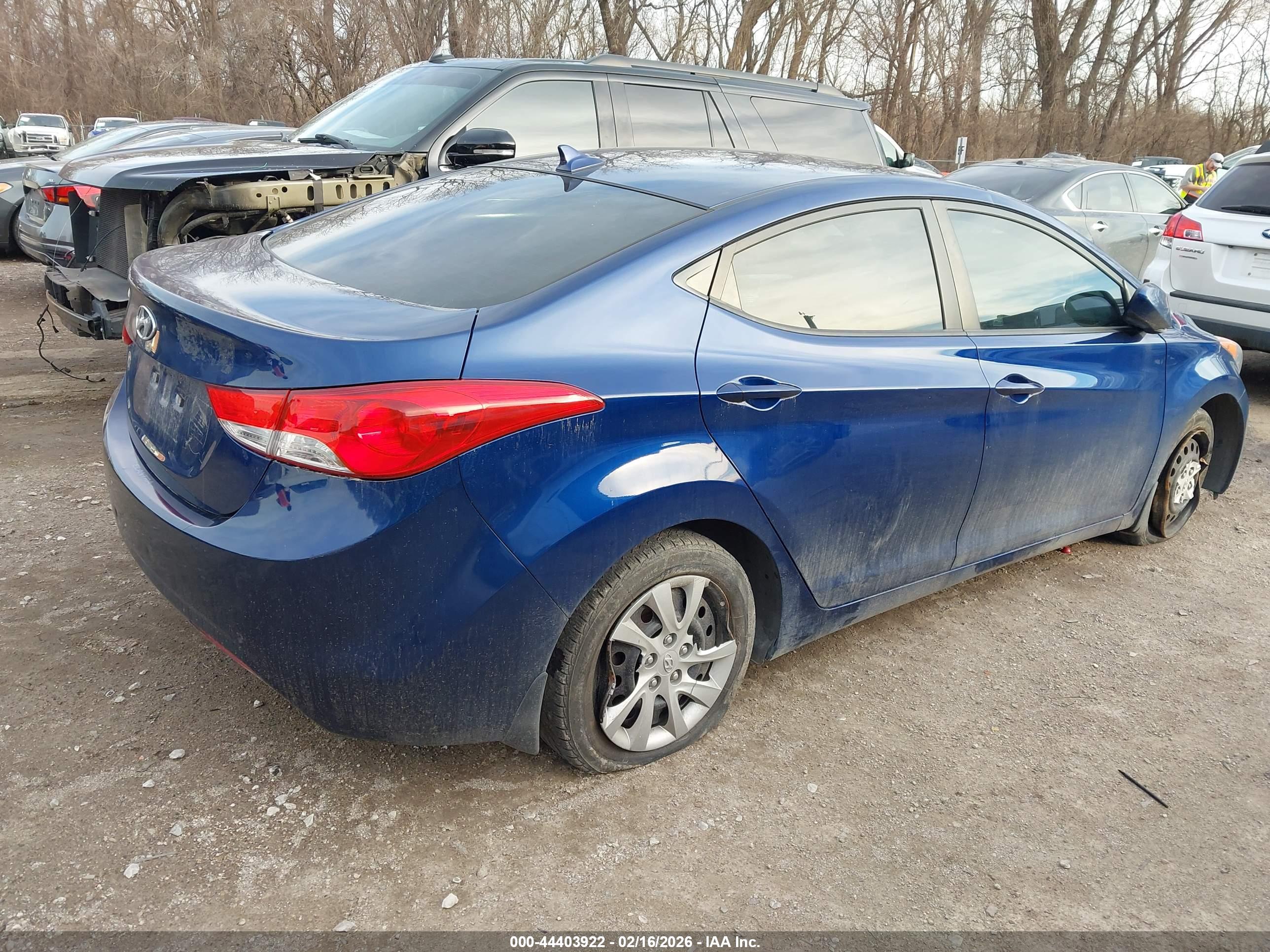 HYUNDAI ELANTRA image 4