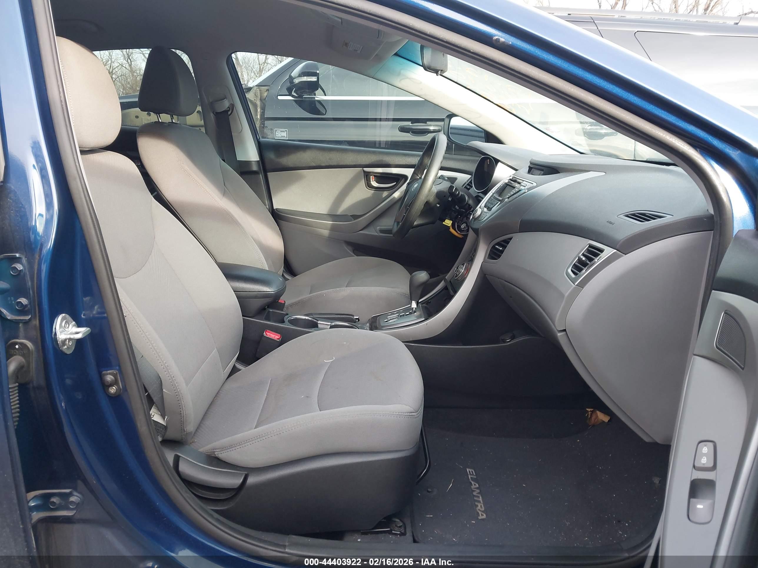HYUNDAI ELANTRA image 5