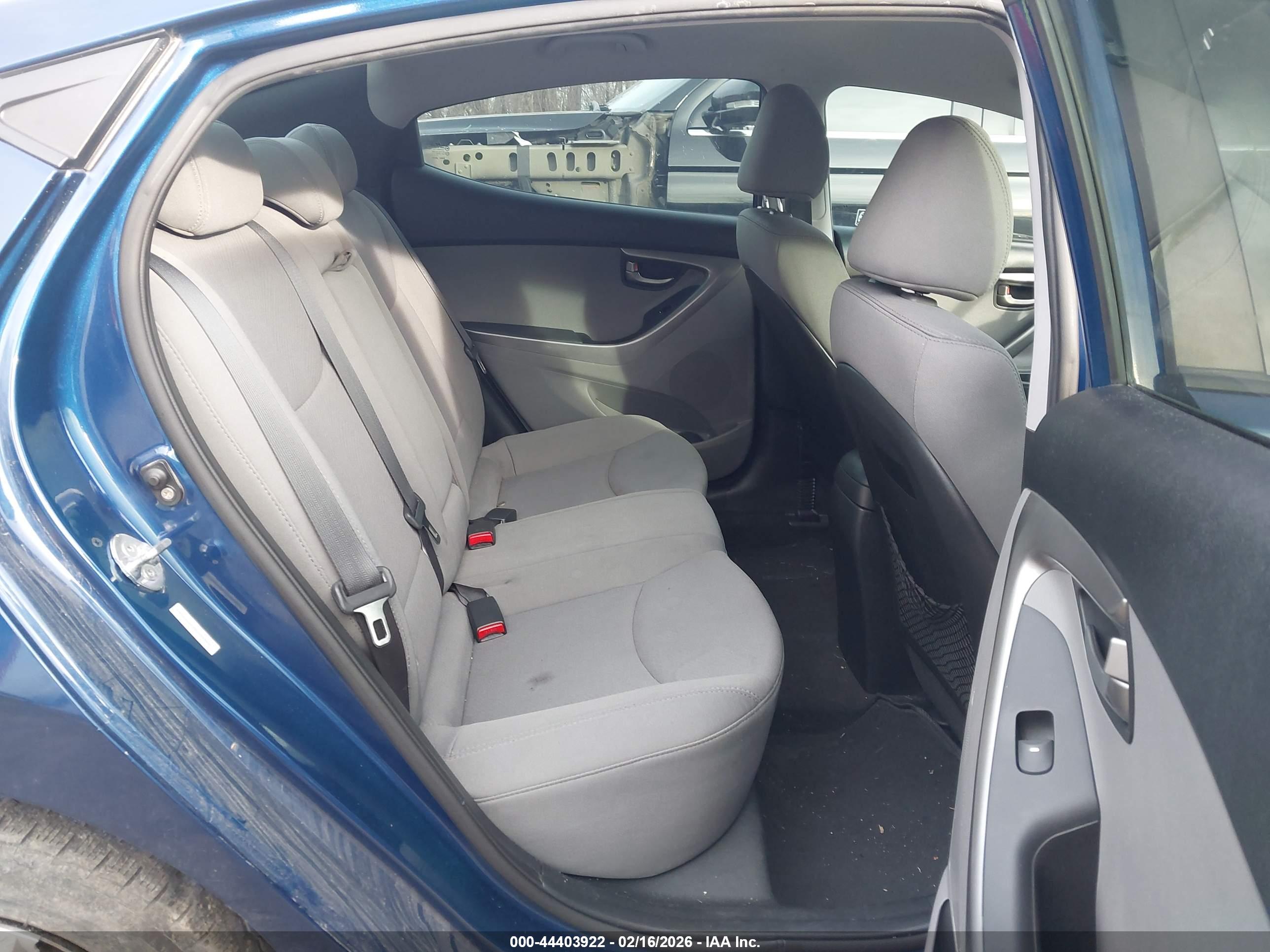 HYUNDAI ELANTRA image 8