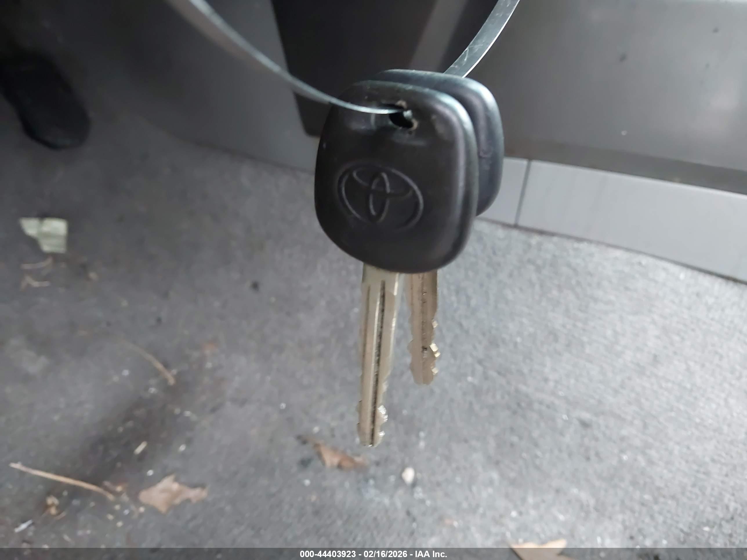 TOYOTA 4RUNNER image 11
