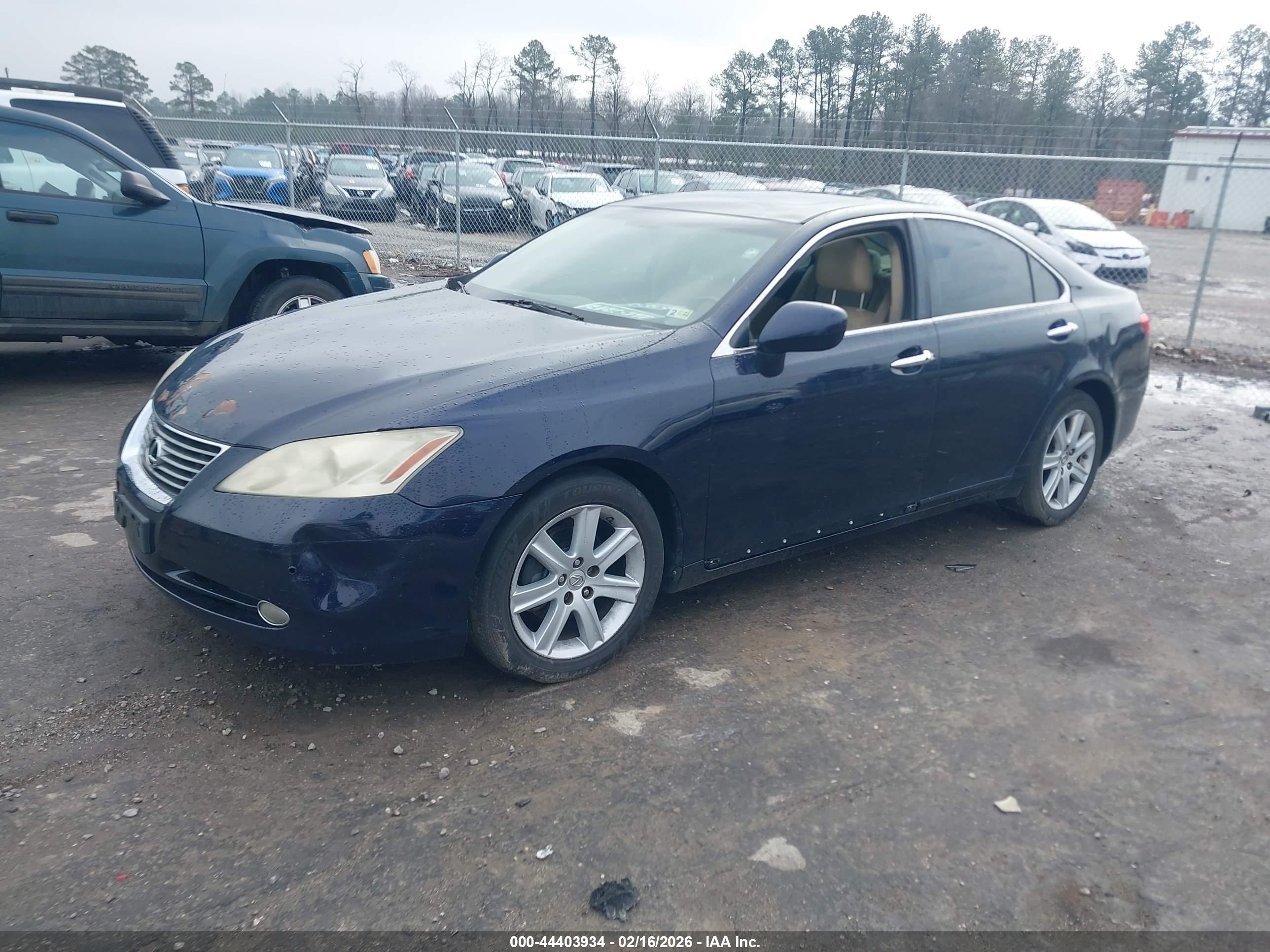 LEXUS ES image 2