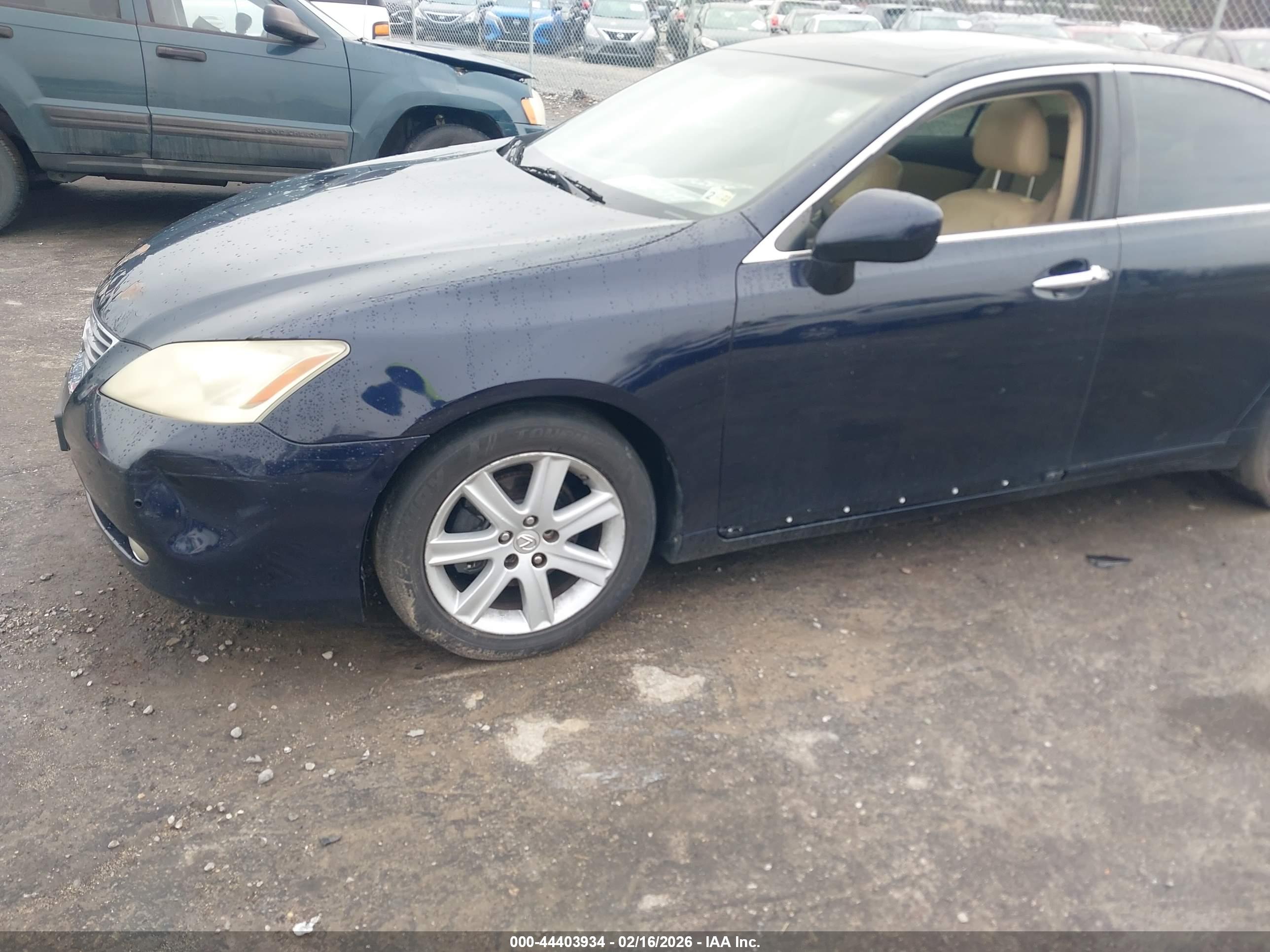LEXUS ES image 6
