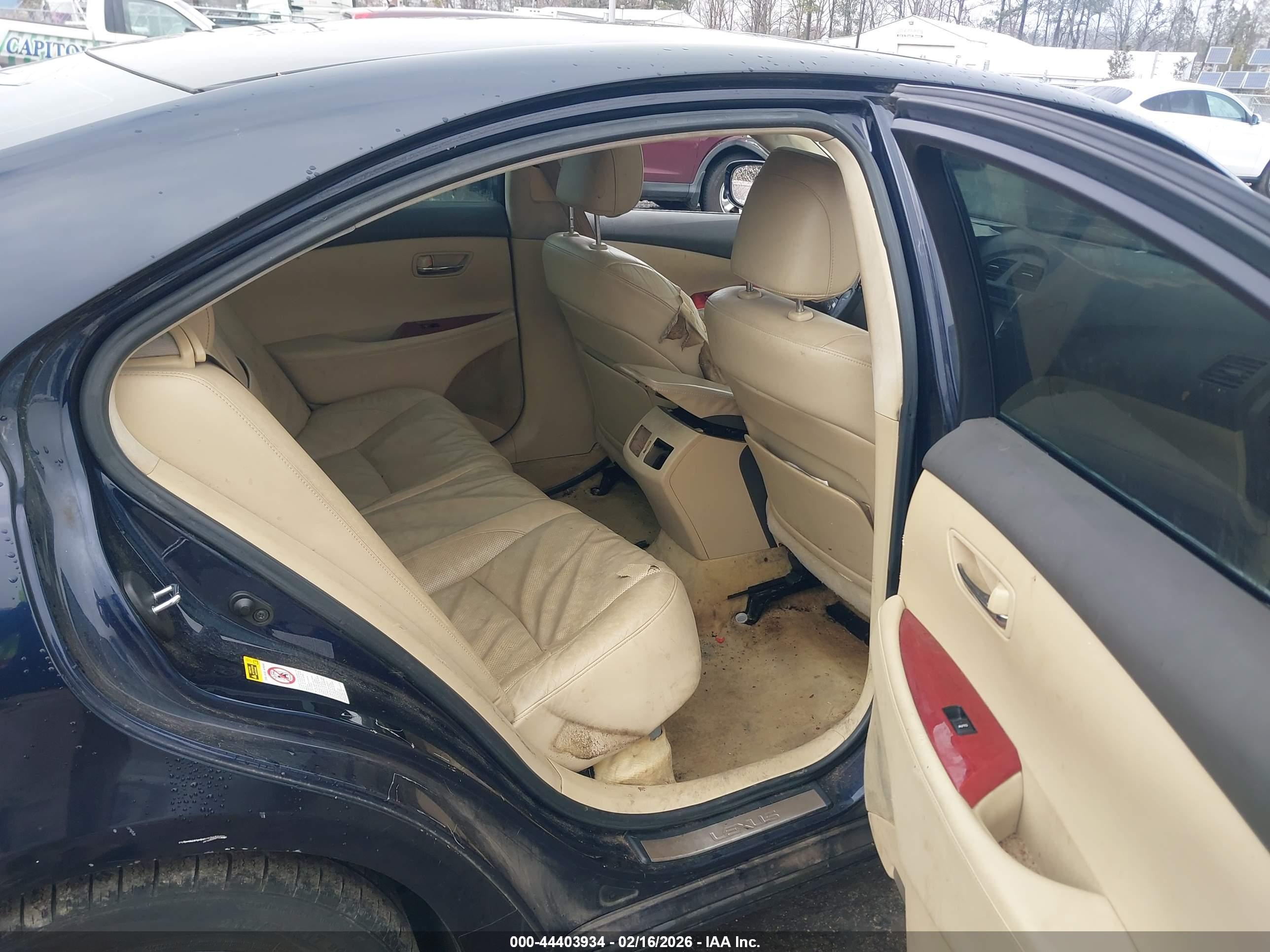 LEXUS ES image 8