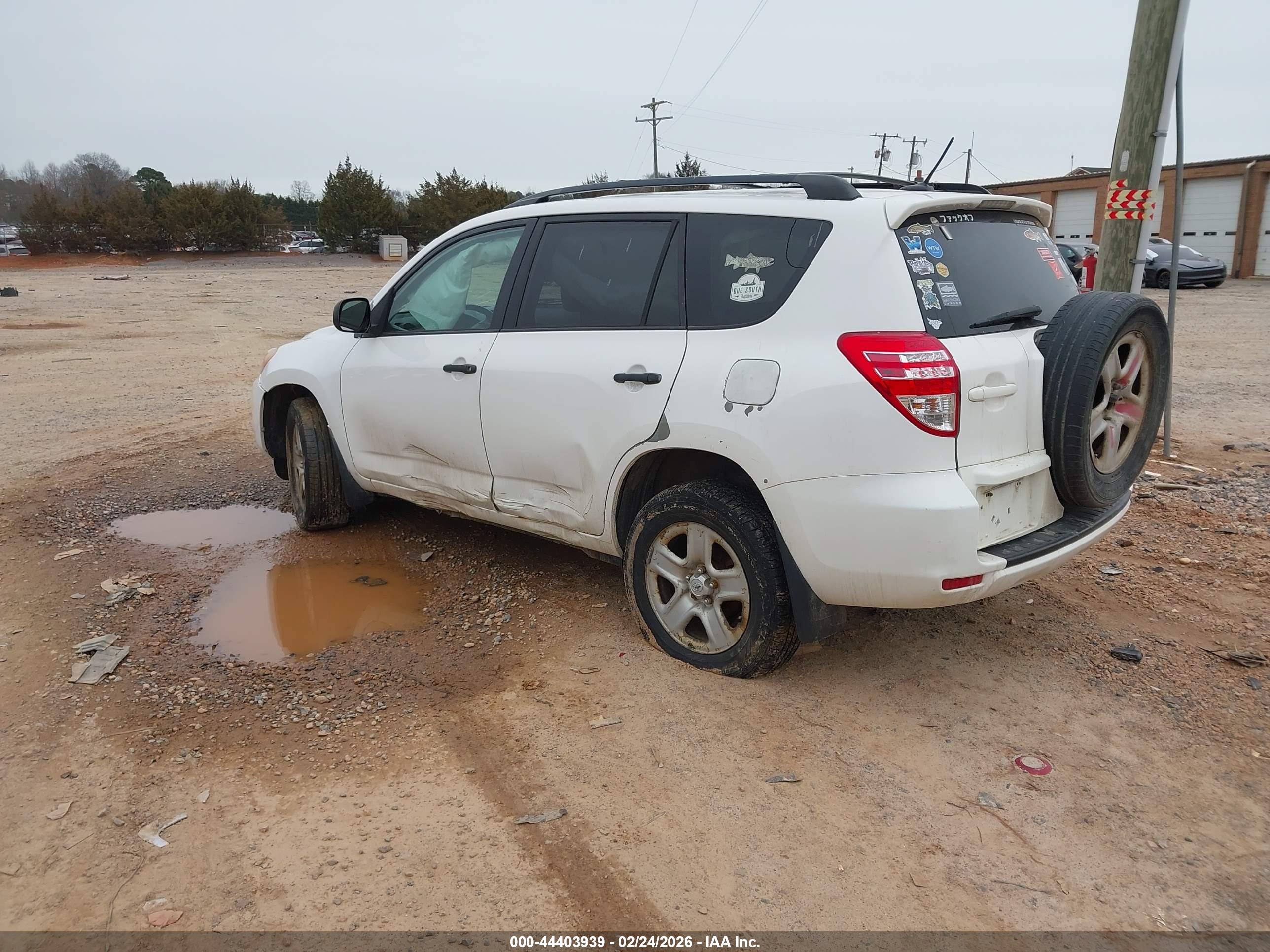TOYOTA RAV4 image 3