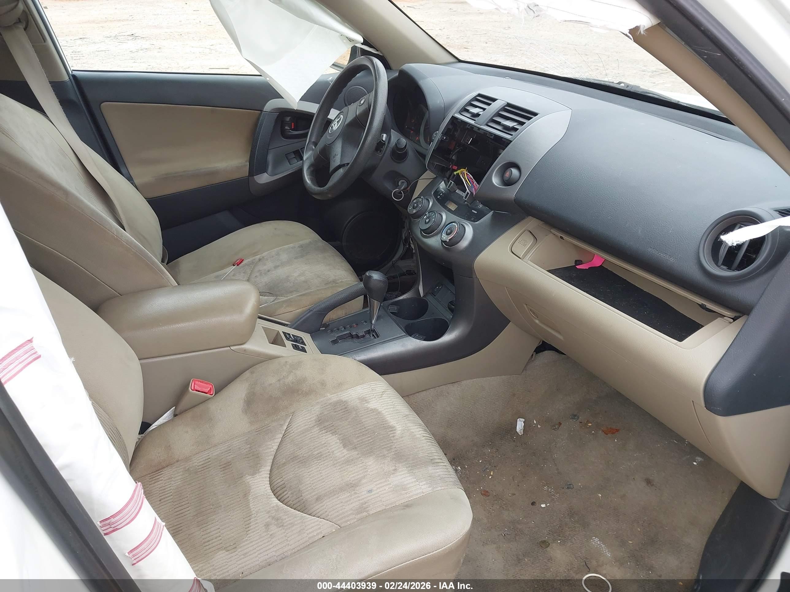 TOYOTA RAV4 image 5
