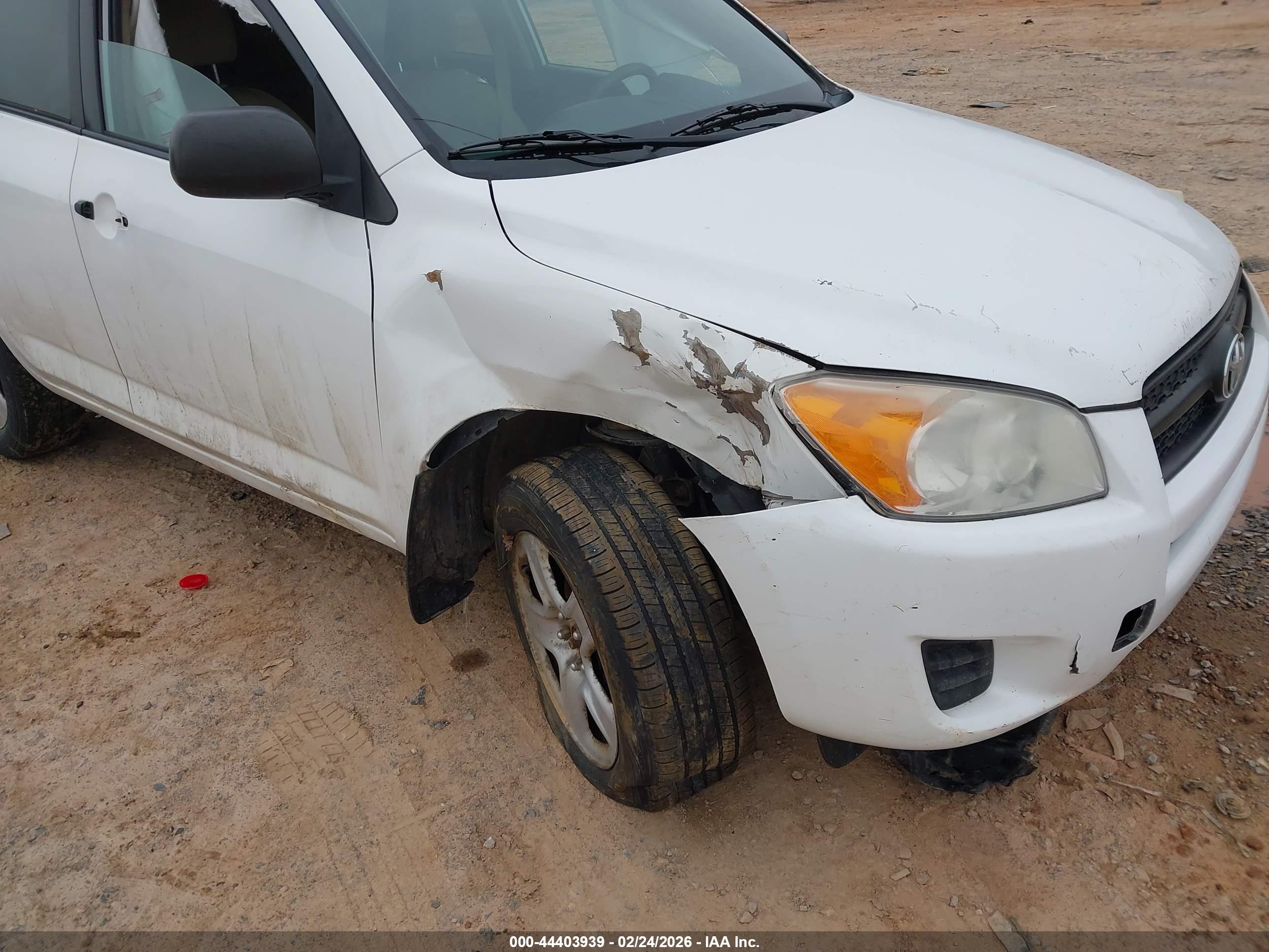 TOYOTA RAV4 image 6
