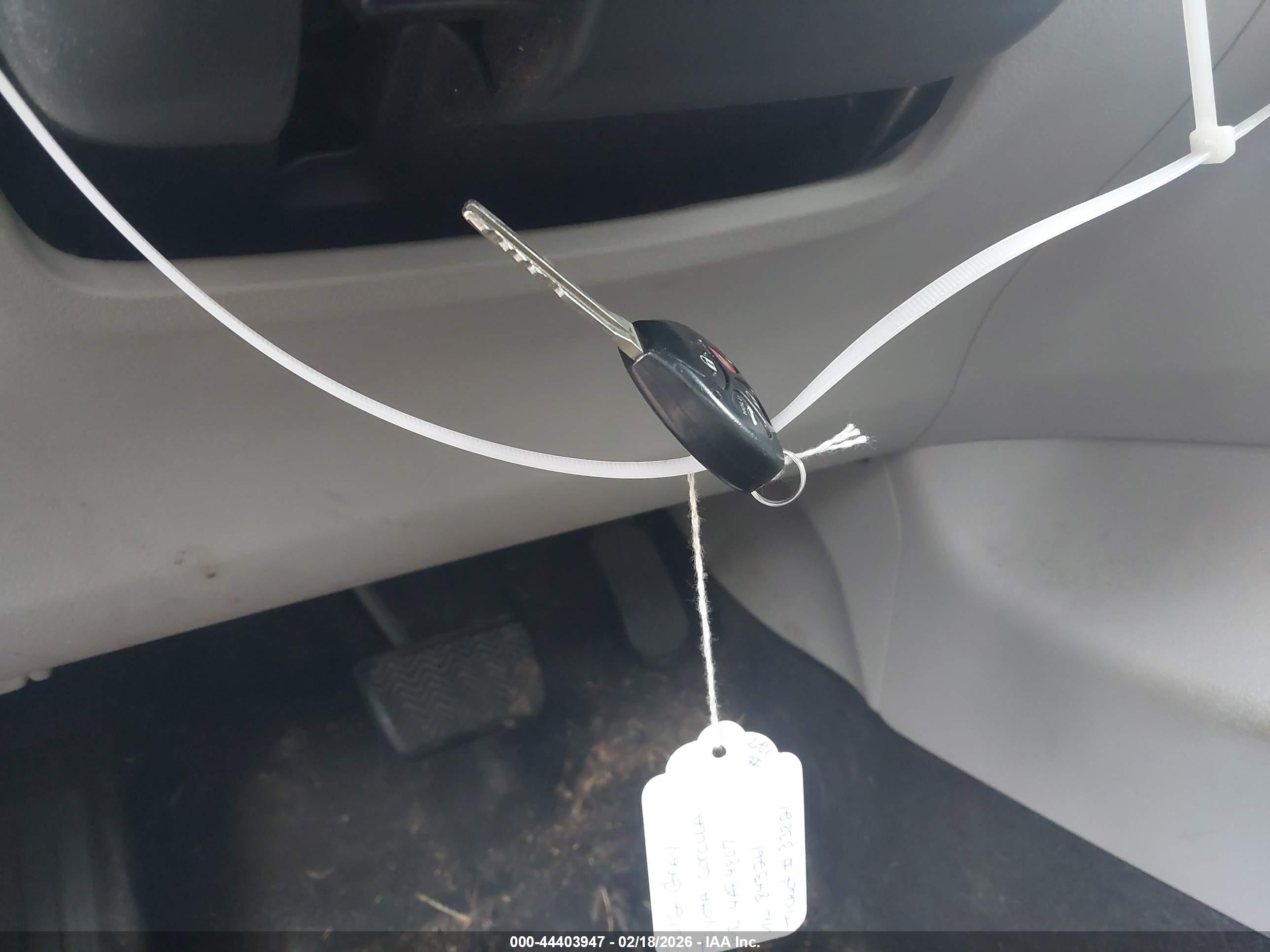 TOYOTA COROLLA image 11