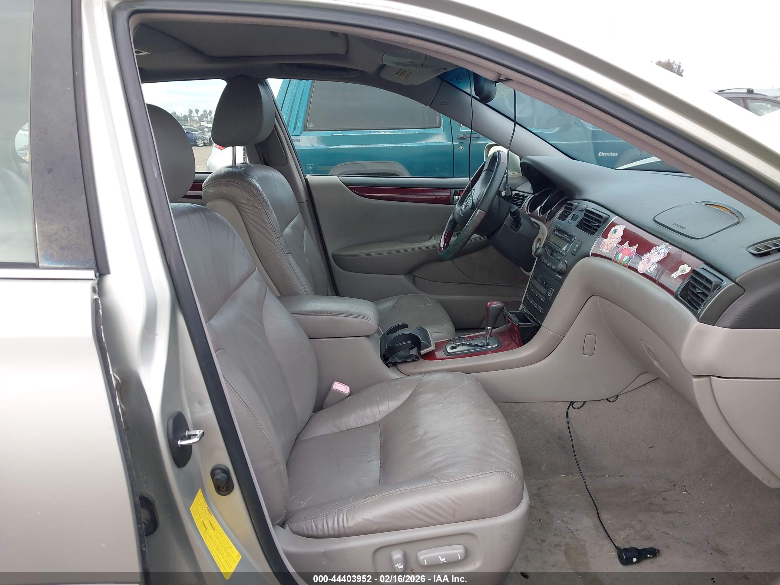LEXUS ES image 5