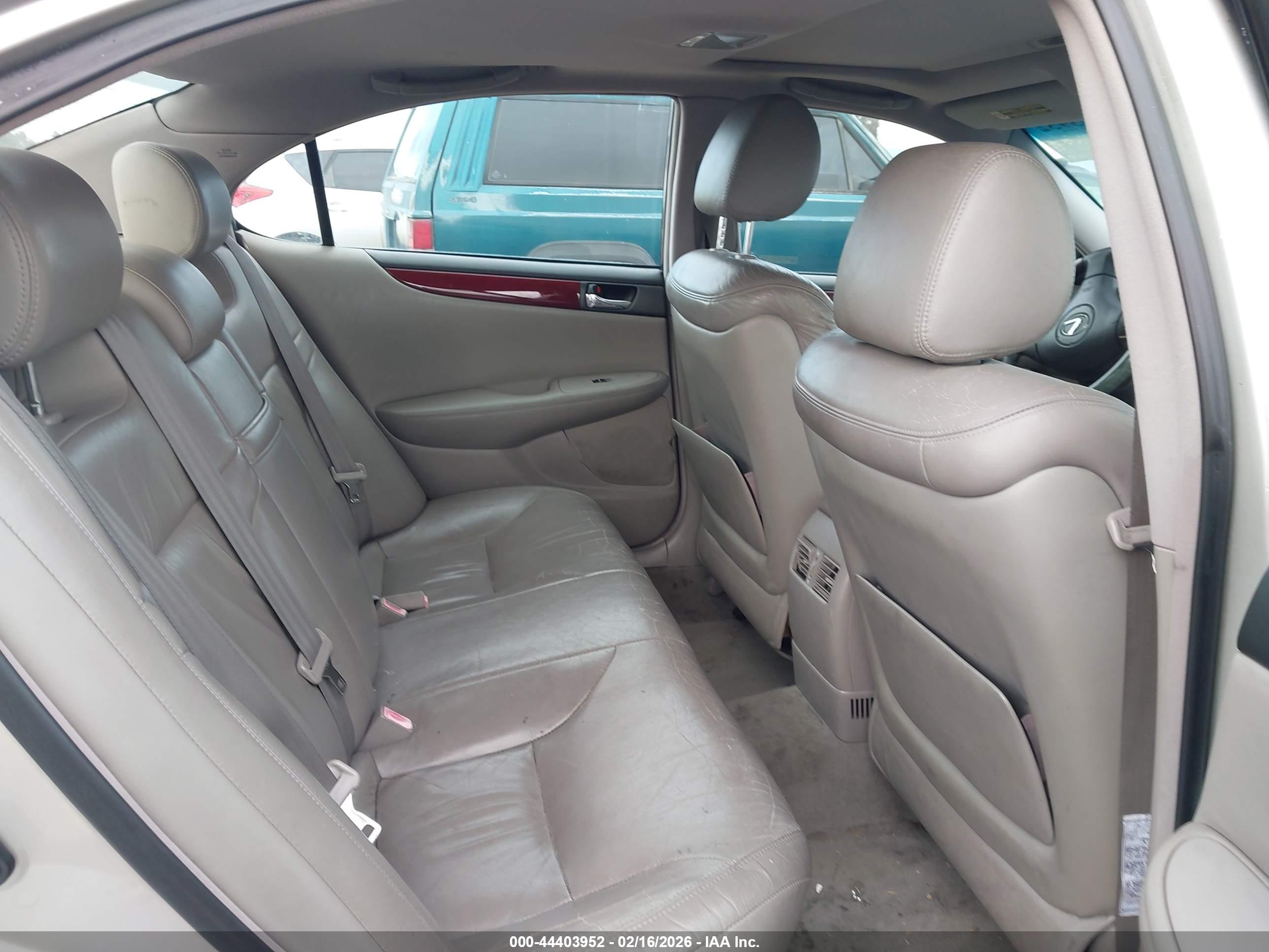 LEXUS ES image 8