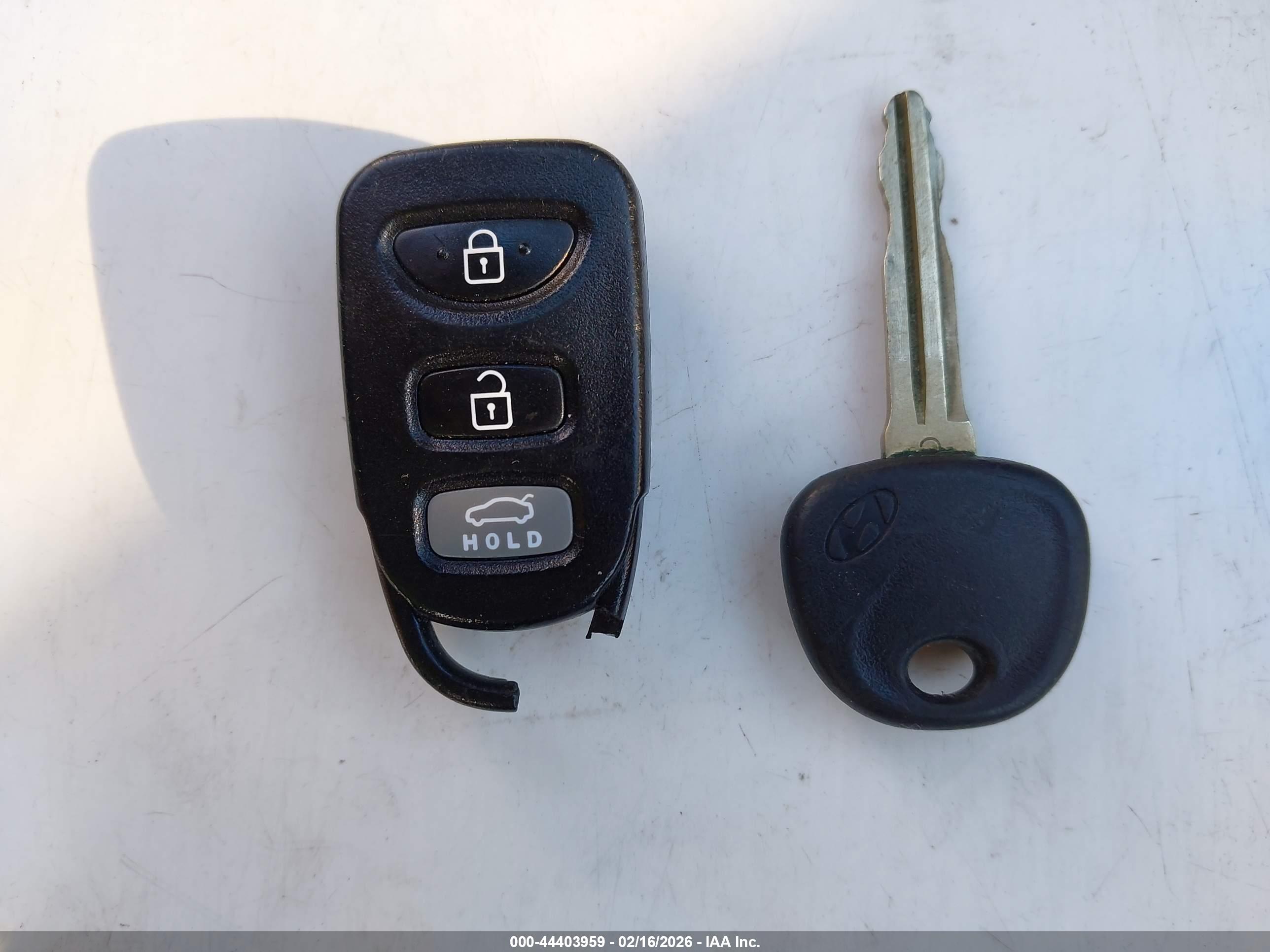 HYUNDAI ELANTRA image 11