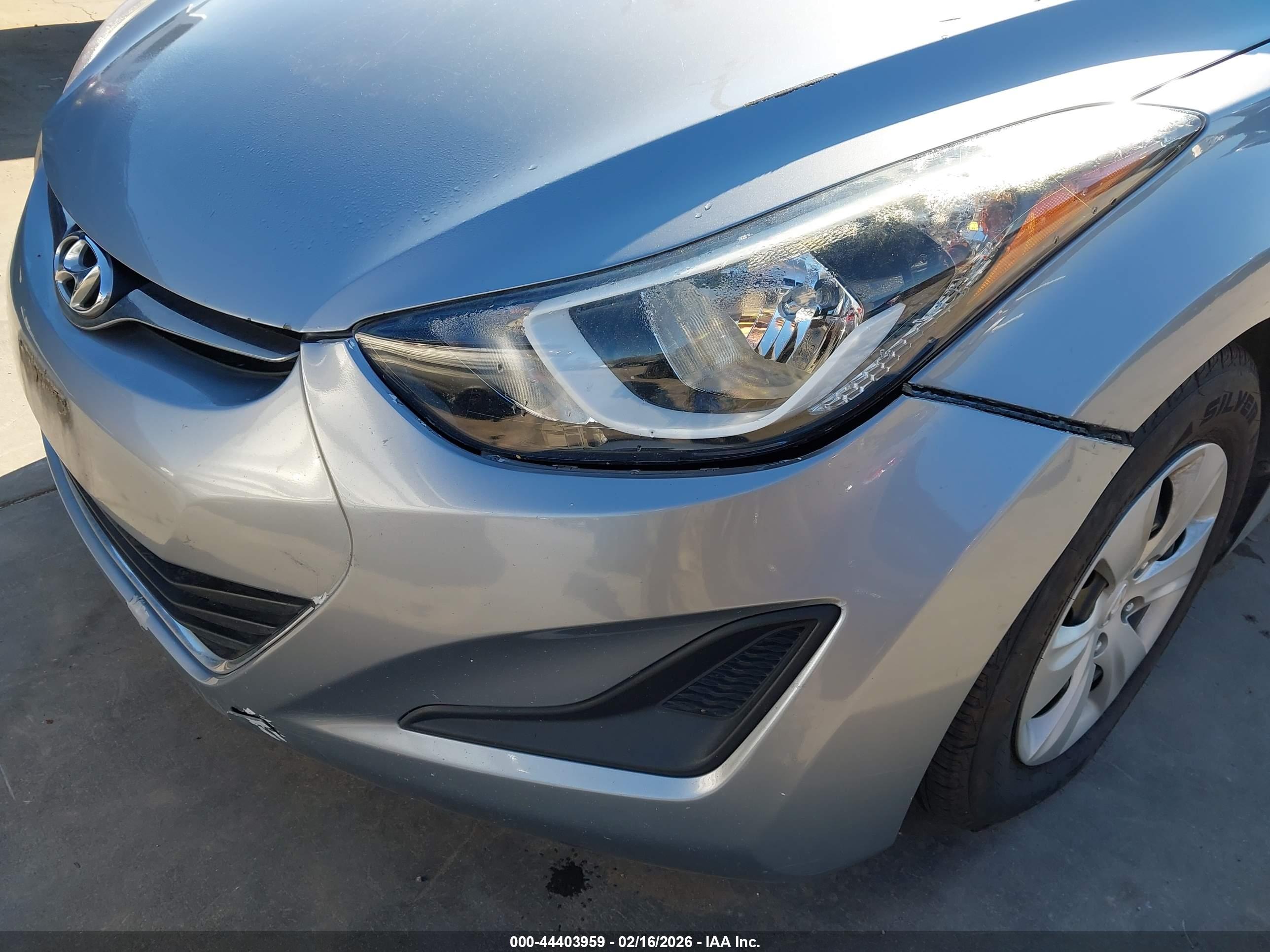 HYUNDAI ELANTRA image 6
