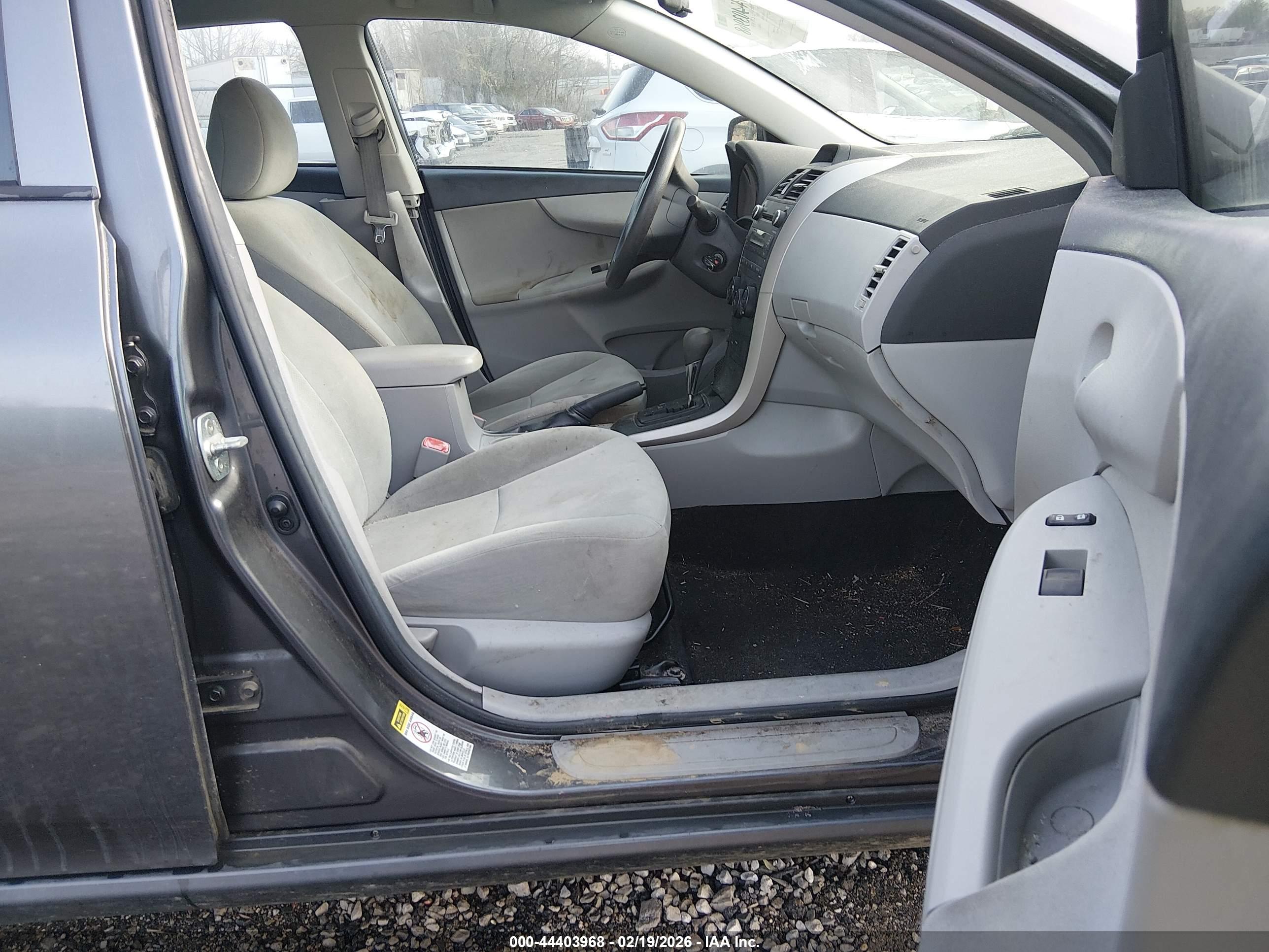 TOYOTA COROLLA image 5