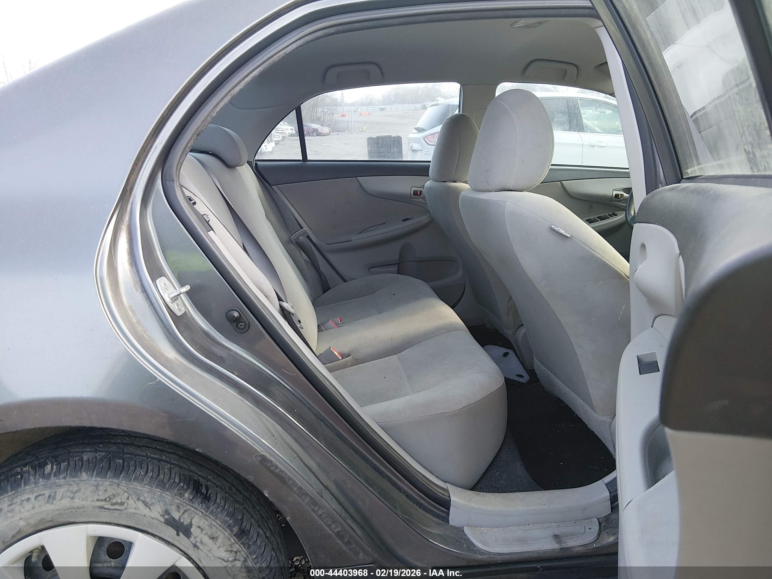TOYOTA COROLLA image 8