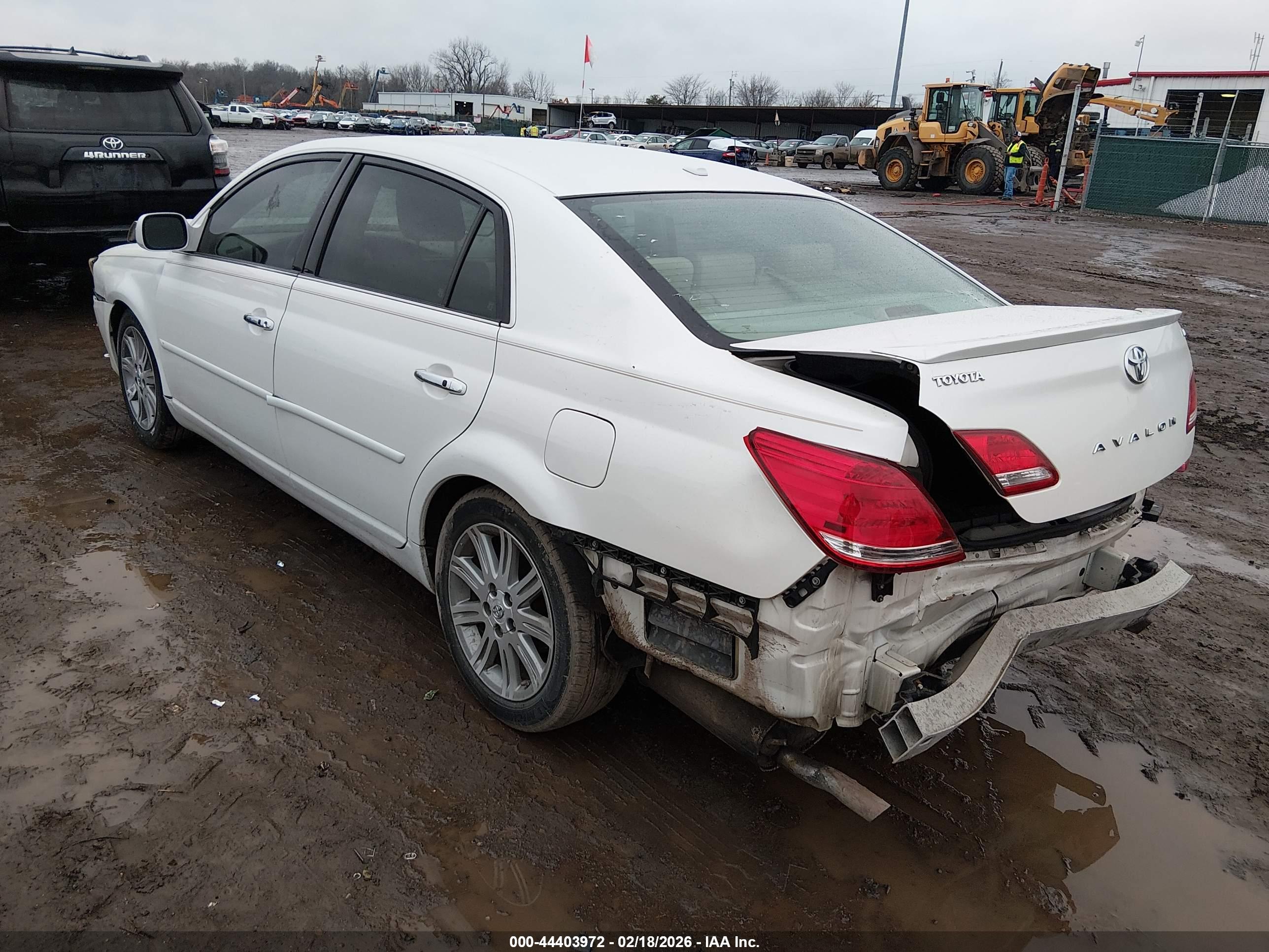 TOYOTA AVALON image 3
