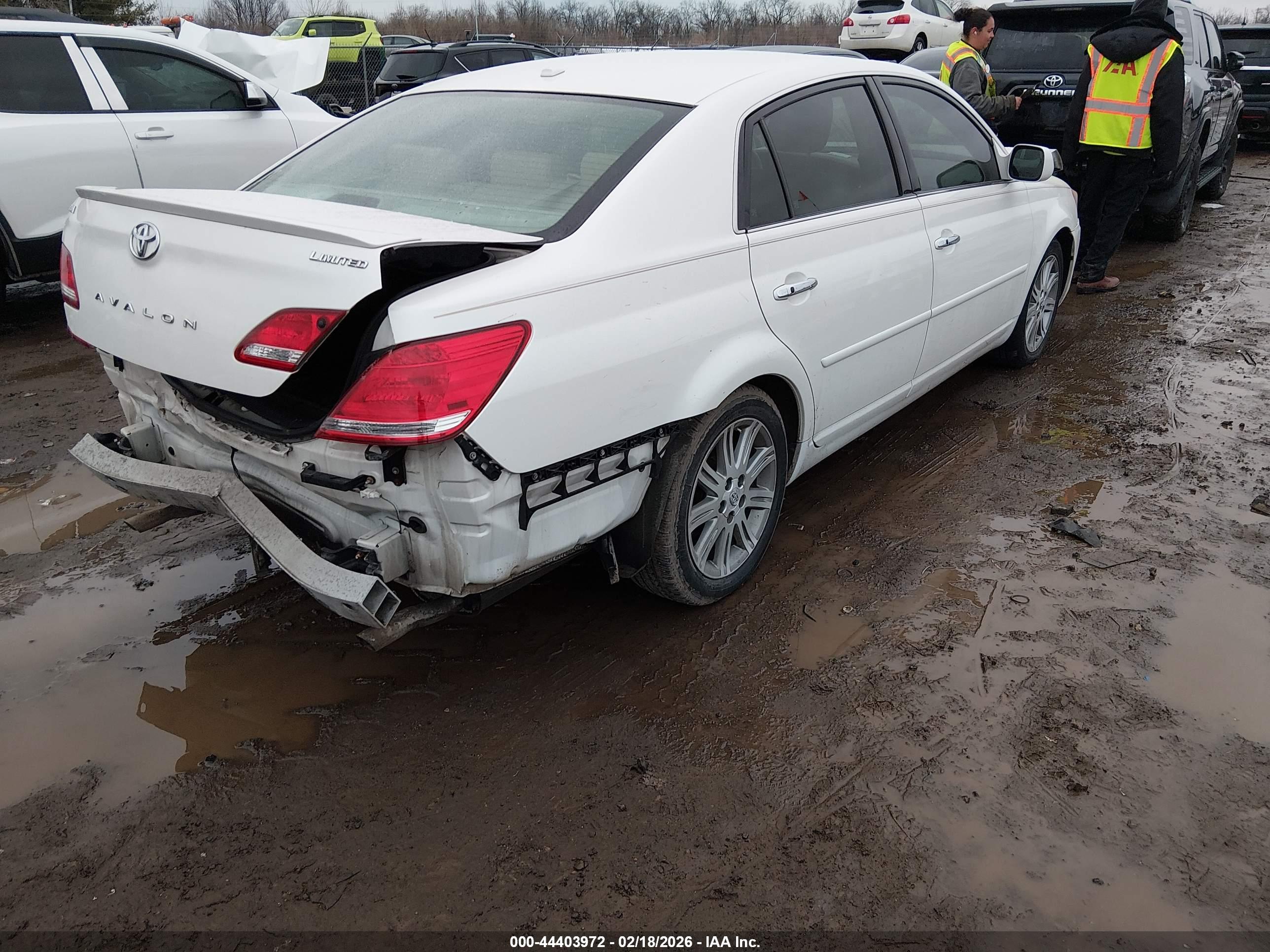 TOYOTA AVALON image 4