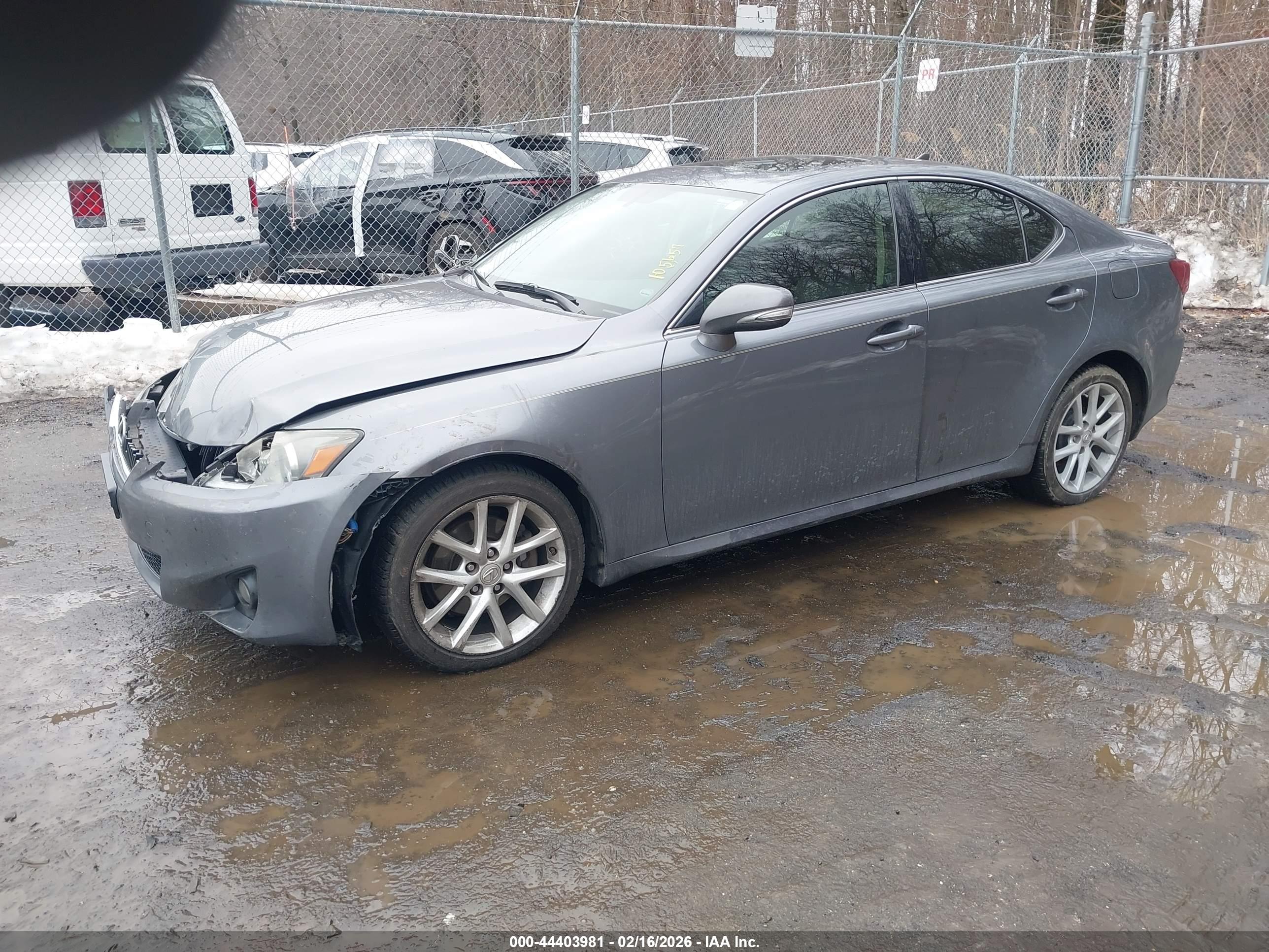 LEXUS IS image 2