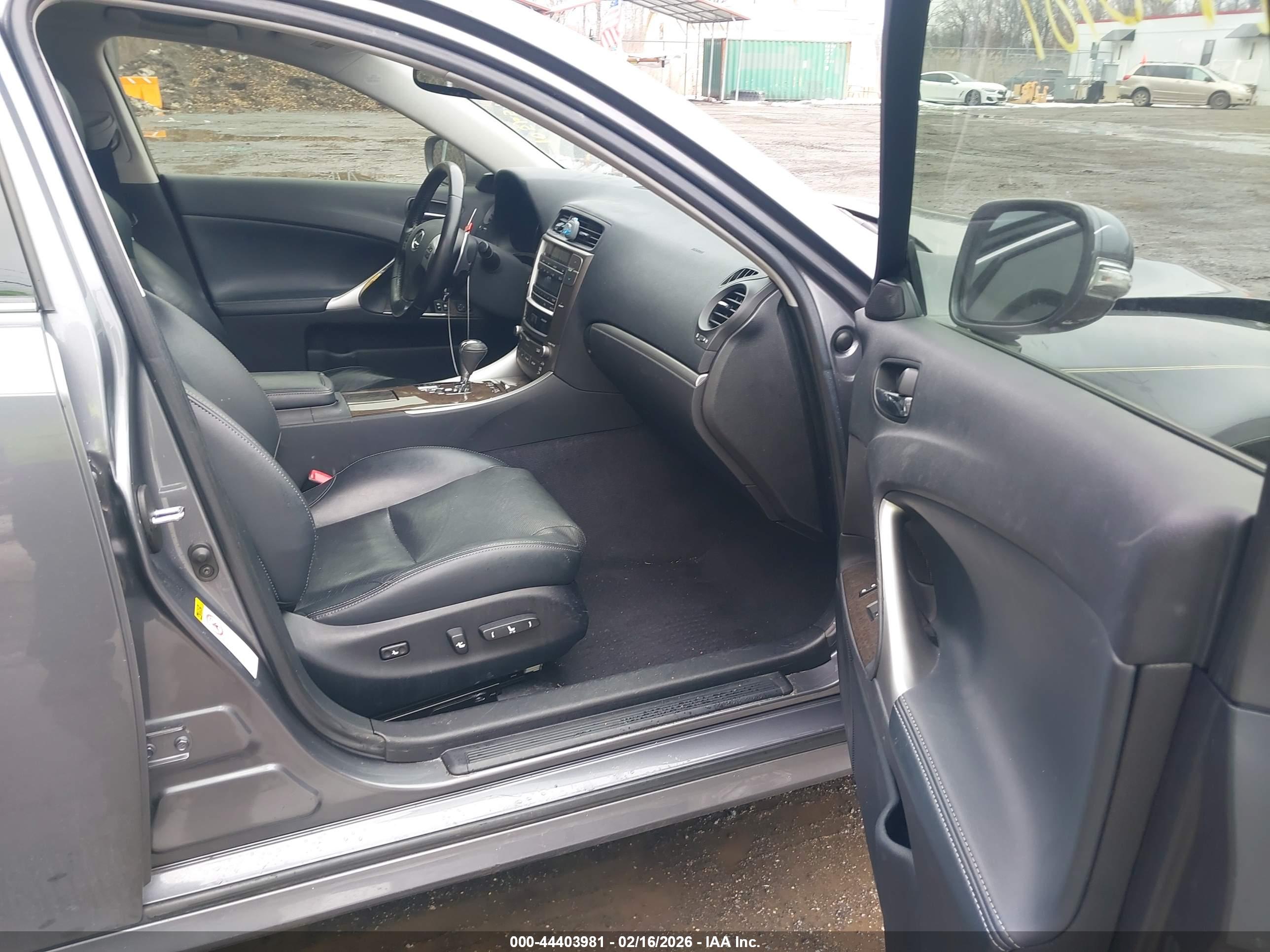 LEXUS IS image 5