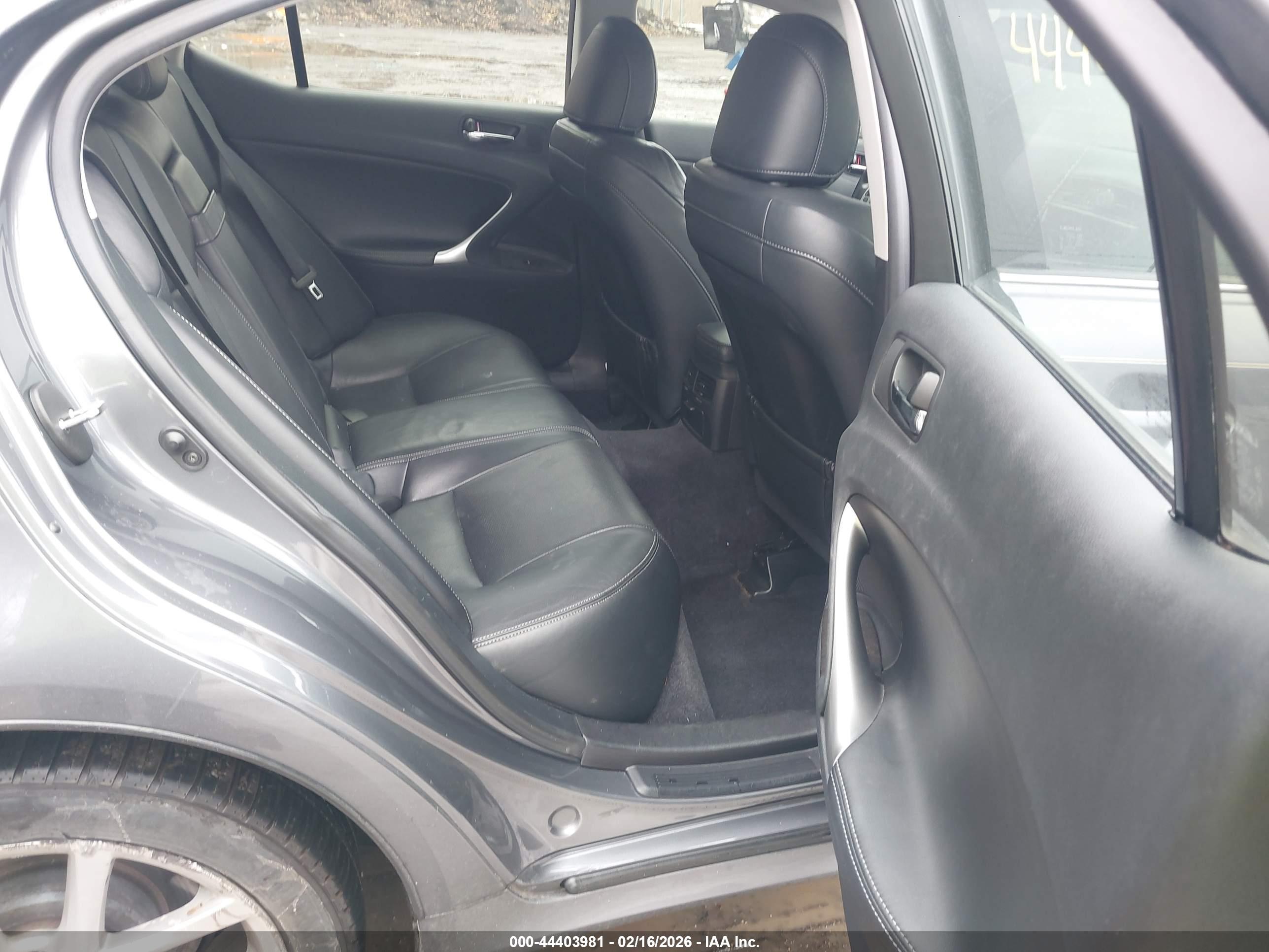 LEXUS IS image 8