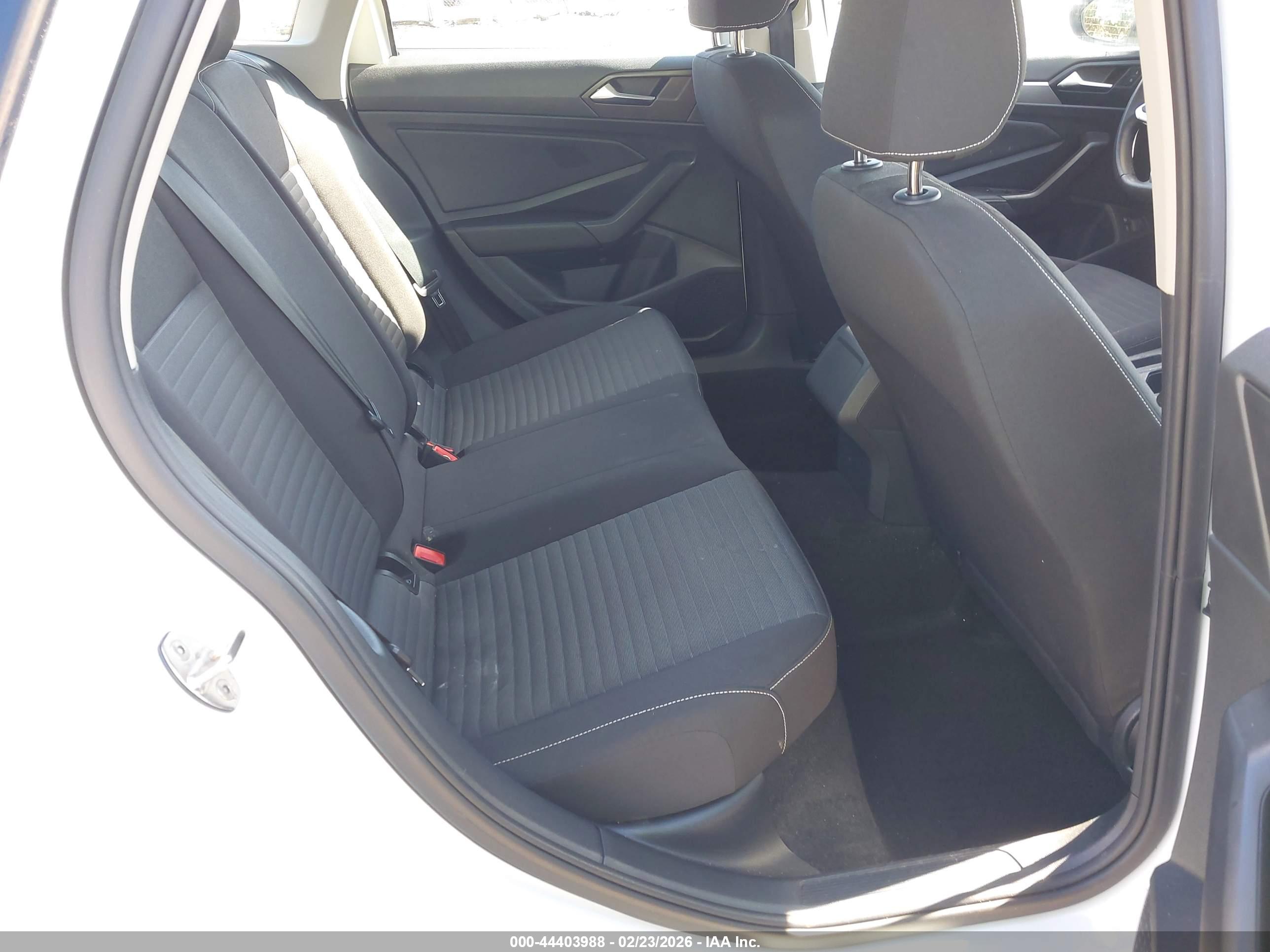 VOLKSWAGEN JETTA image 8