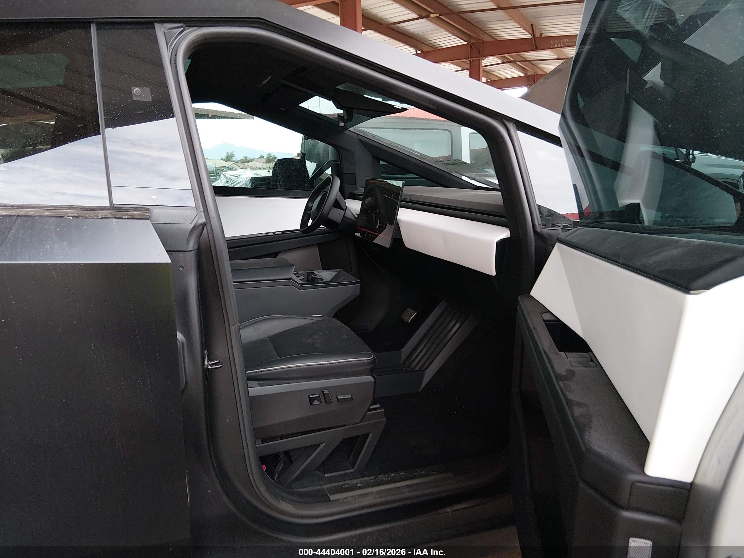 TESLA CYBERTRUCK image 5