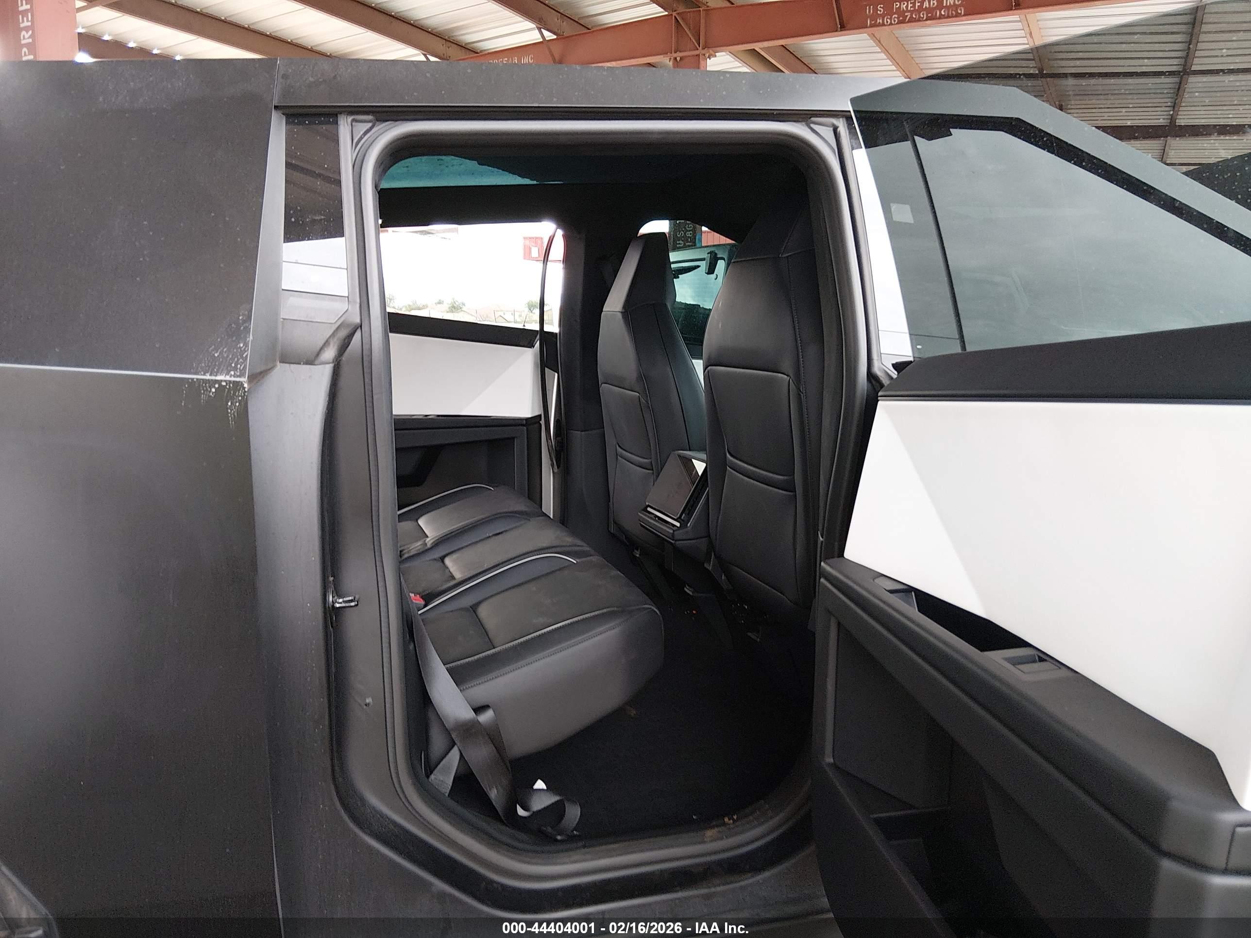 TESLA CYBERTRUCK image 8