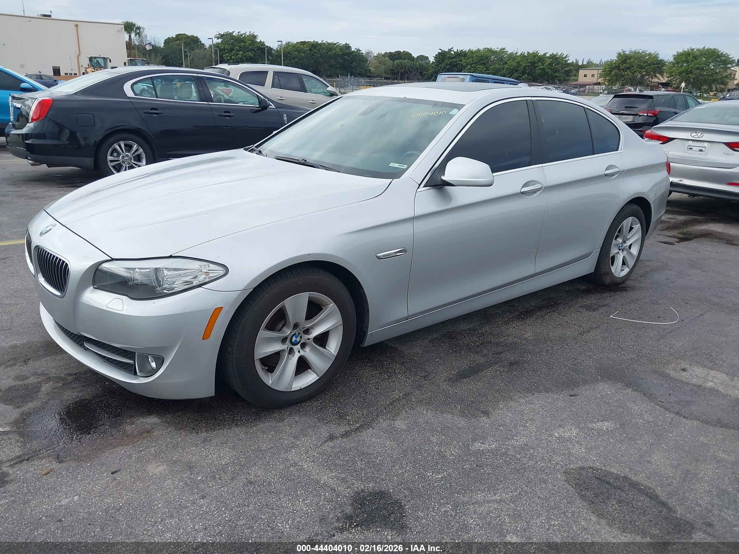 BMW 528I image 2