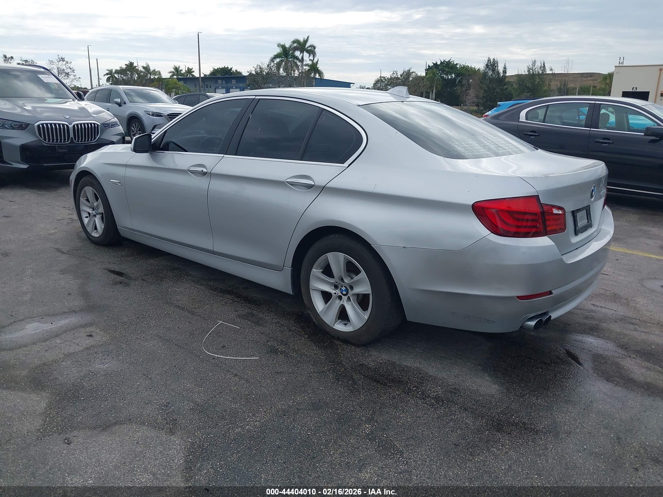 BMW 528I image 3