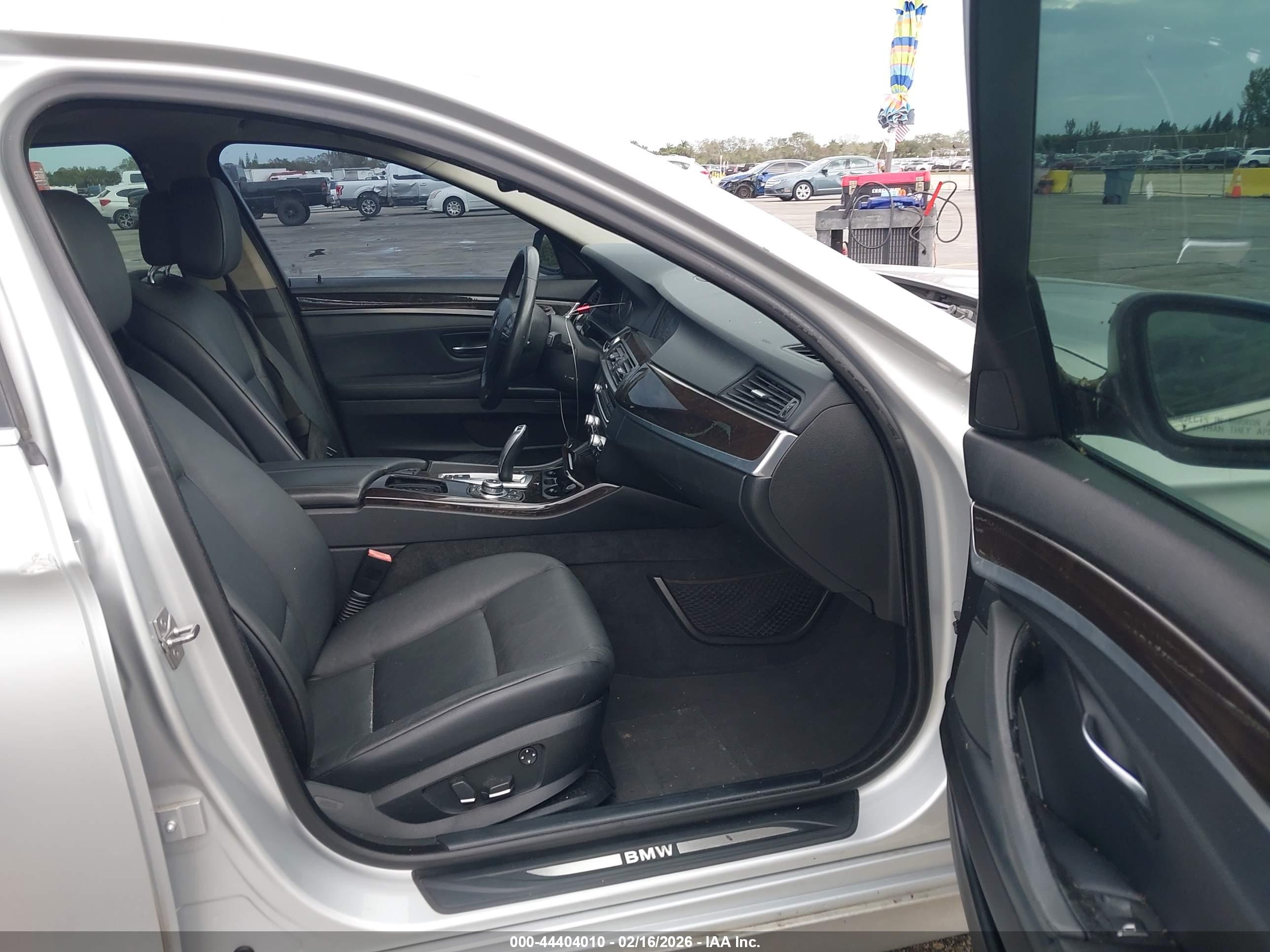 BMW 528I image 5