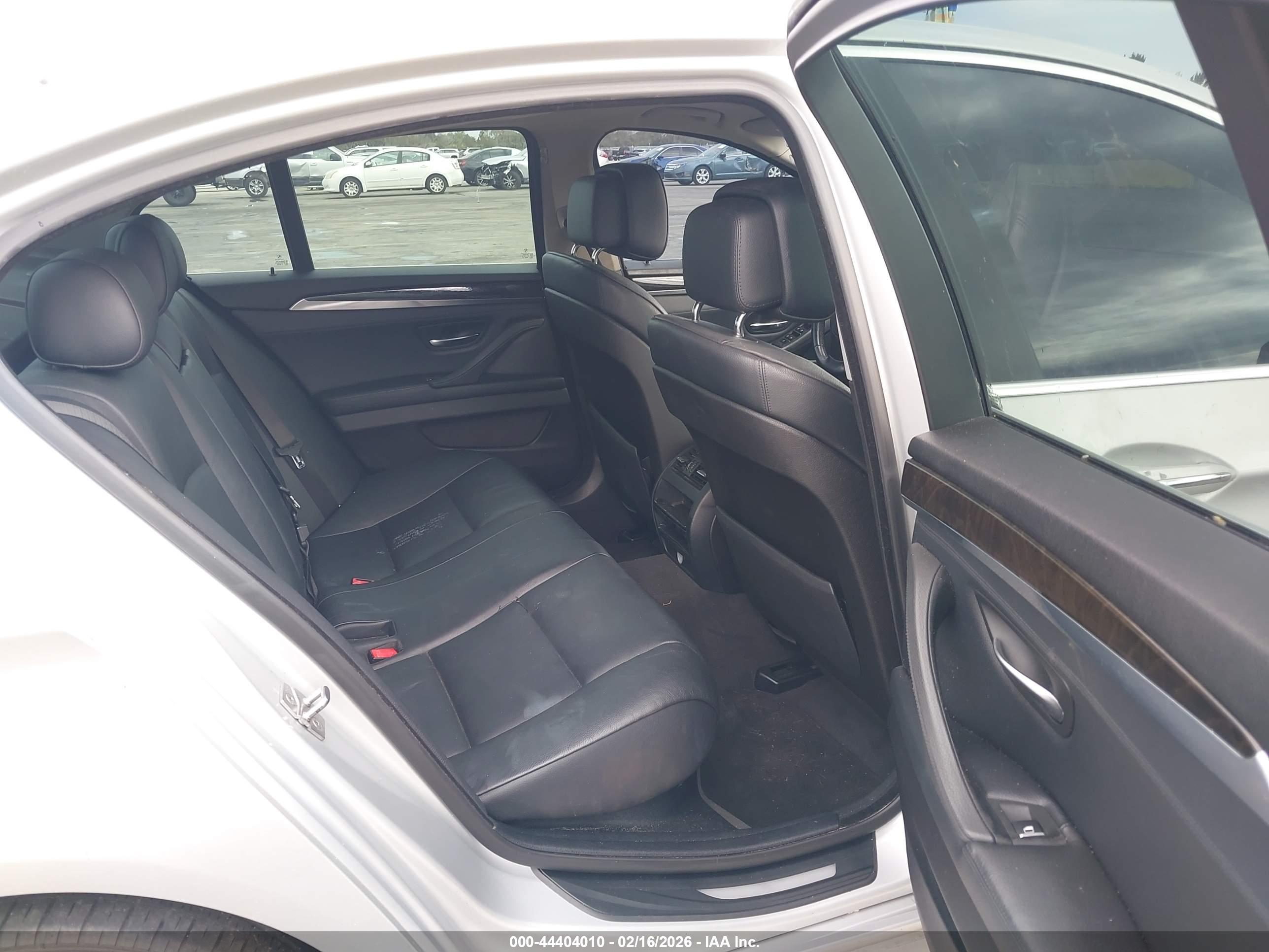BMW 528I image 8