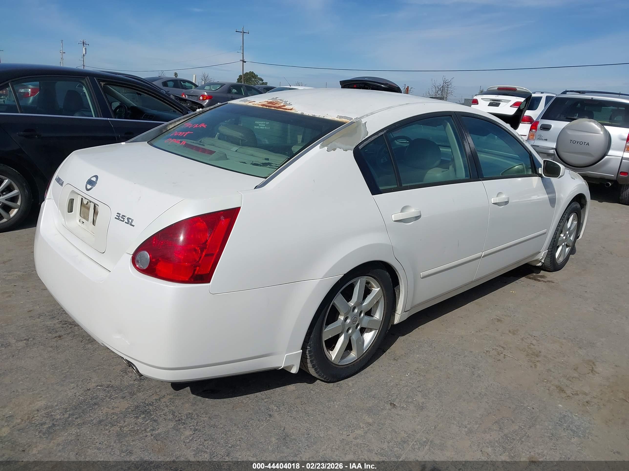 NISSAN MAXIMA image 4