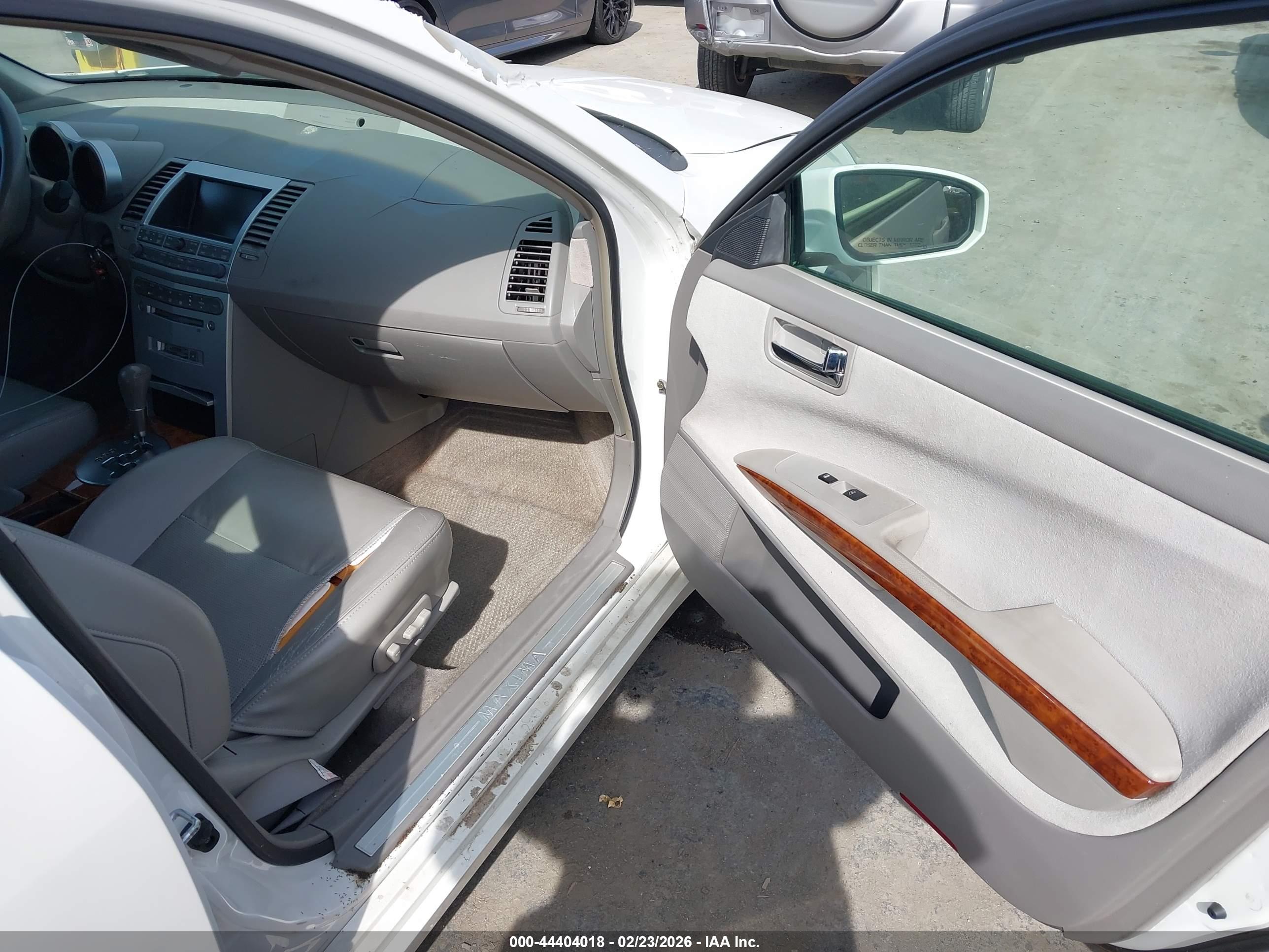 NISSAN MAXIMA image 5