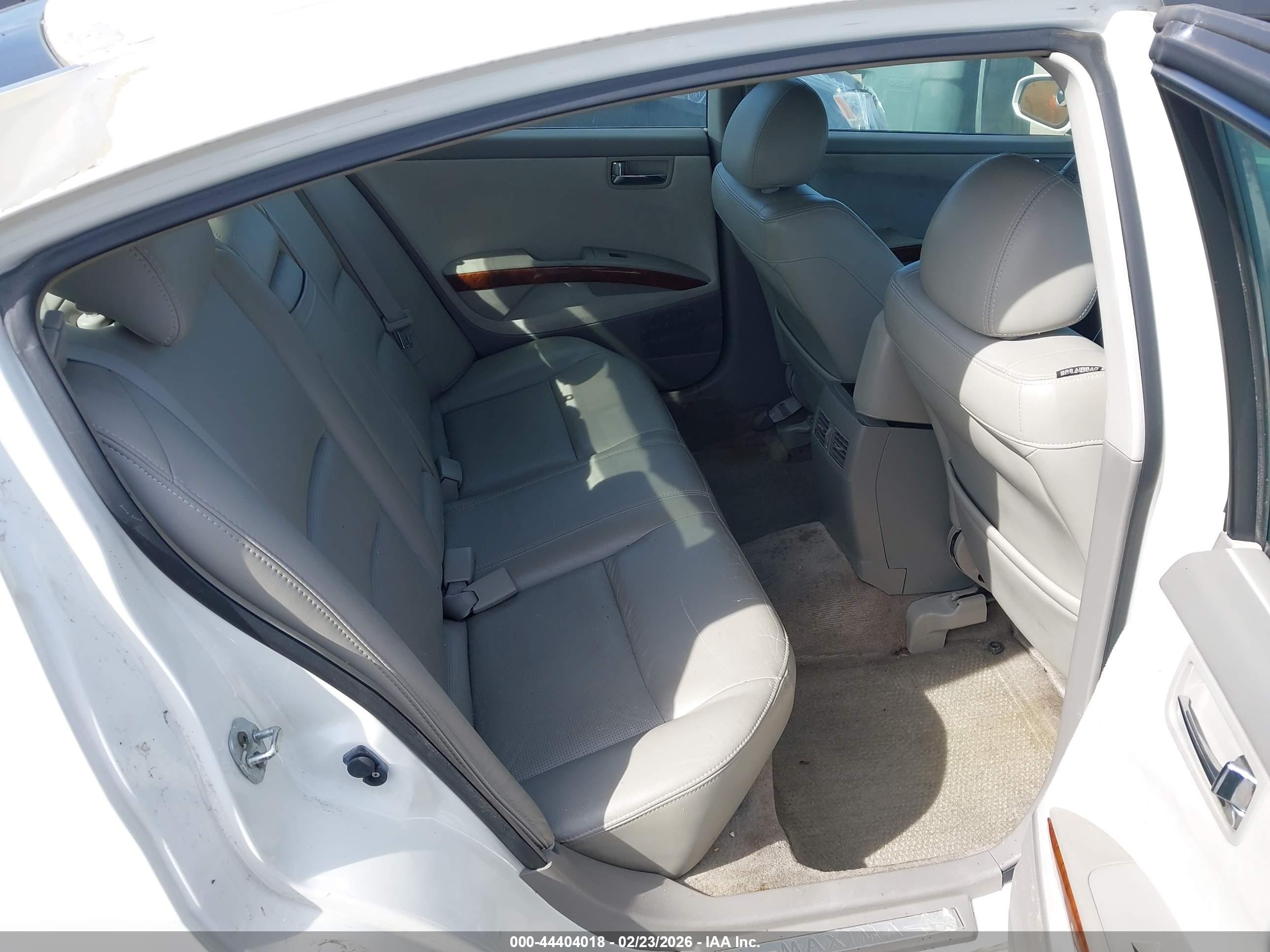 NISSAN MAXIMA image 8
