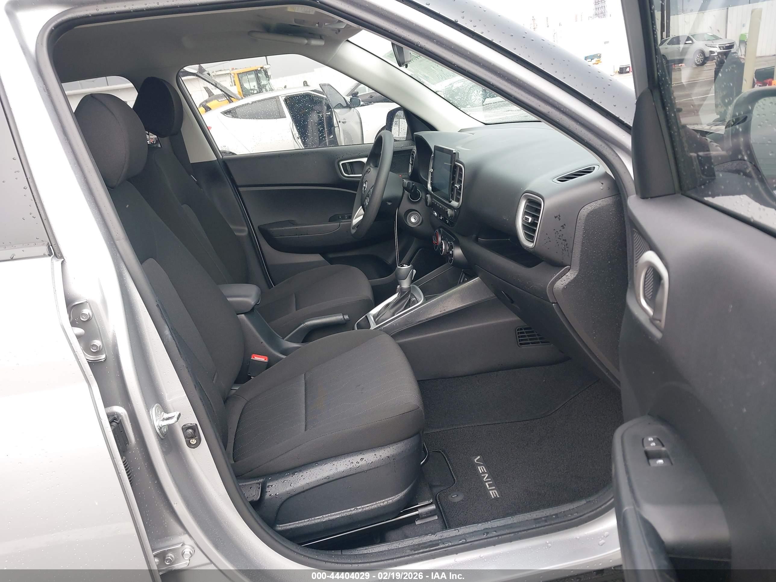 HYUNDAI VENUE image 5