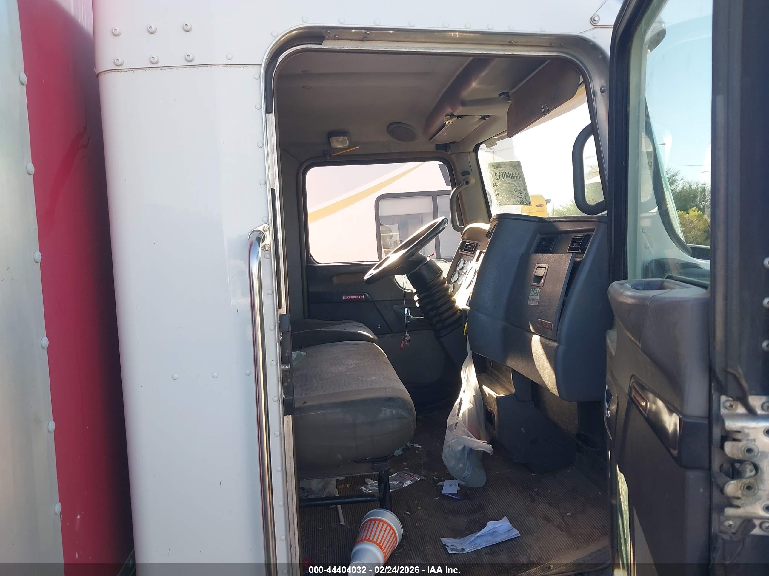 KENWORTH CONSTRUCTION image 7