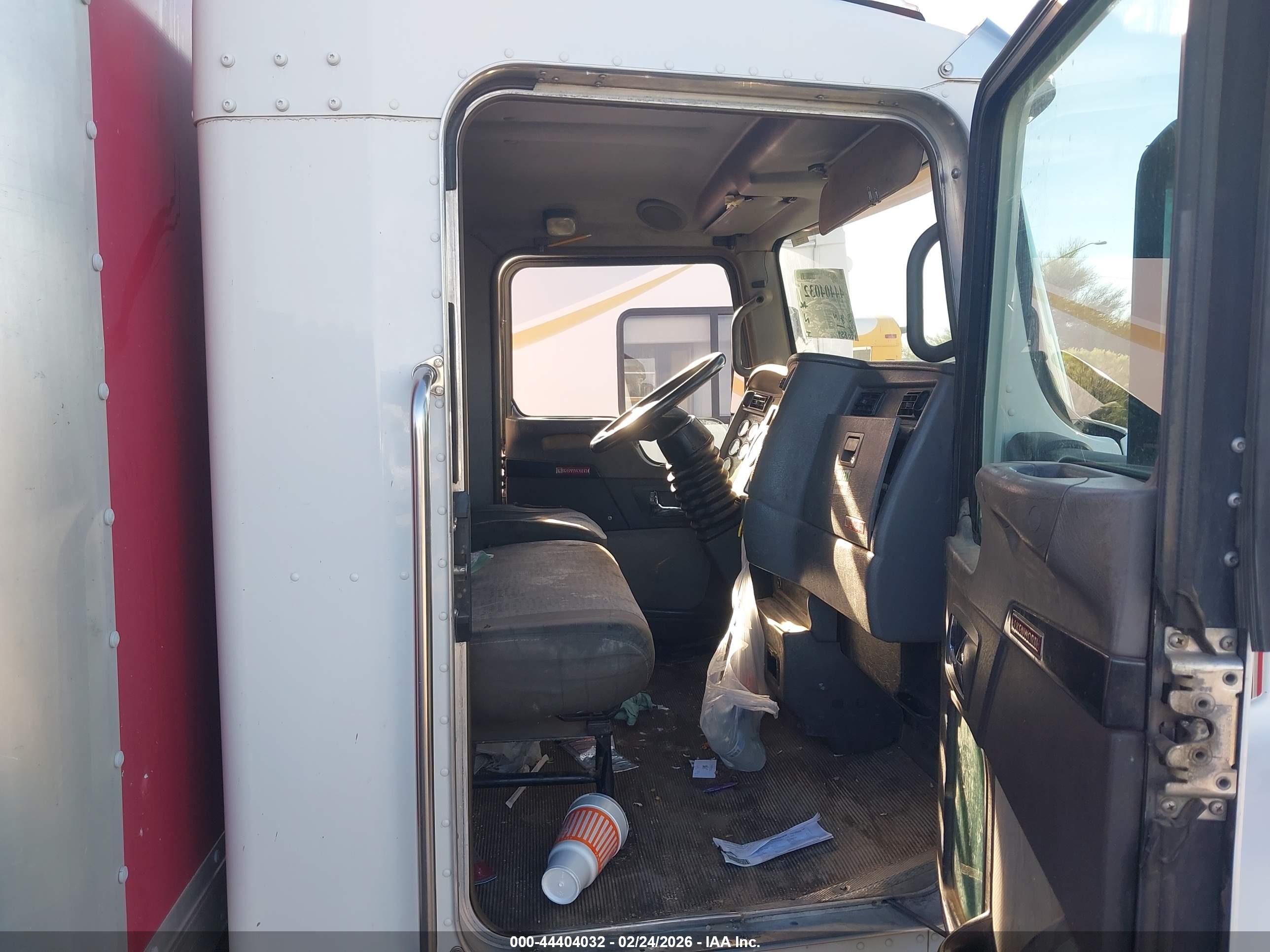 KENWORTH CONSTRUCTION image 8