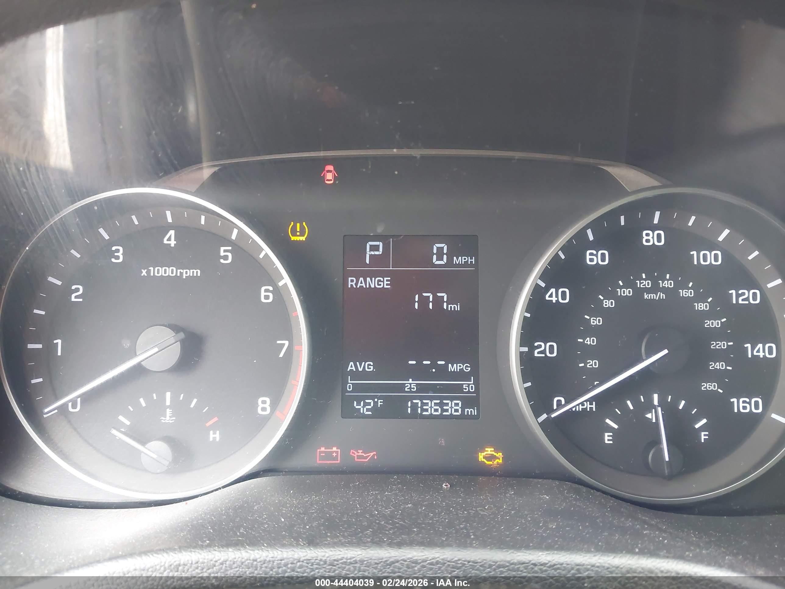 HYUNDAI ELANTRA image 7
