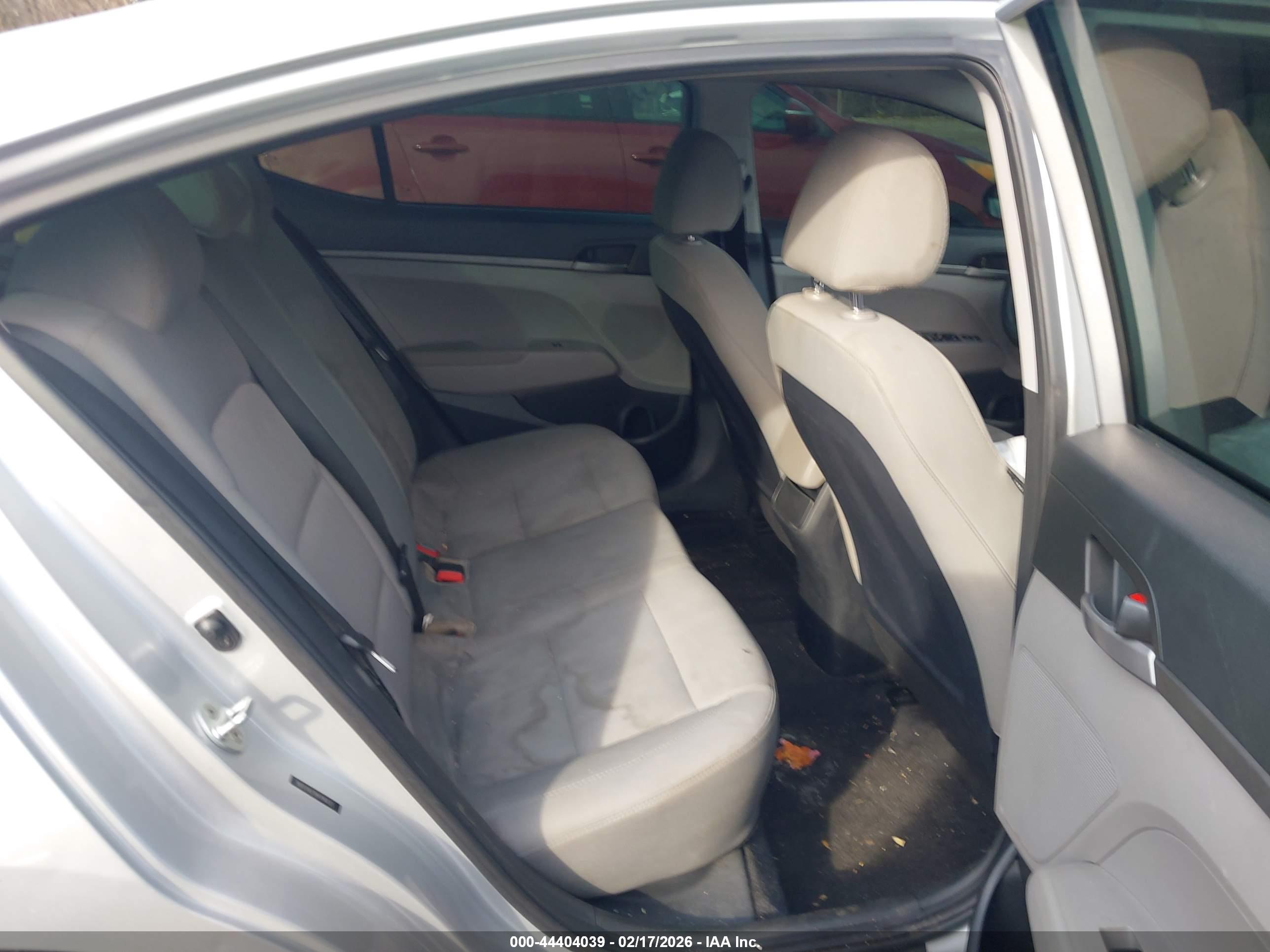 HYUNDAI ELANTRA image 8