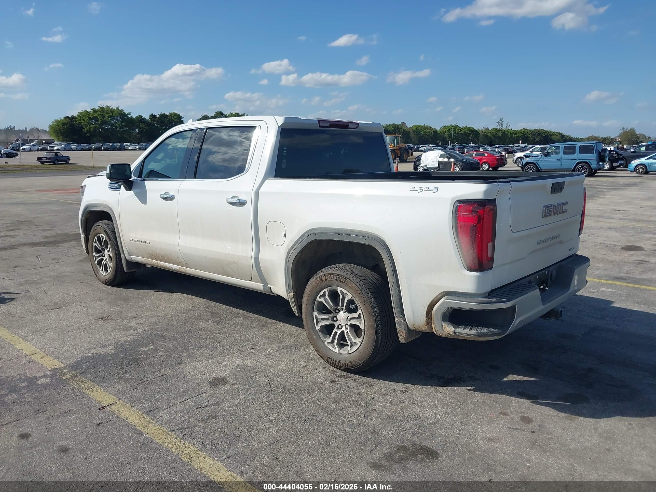 GMC SIERRA image 3