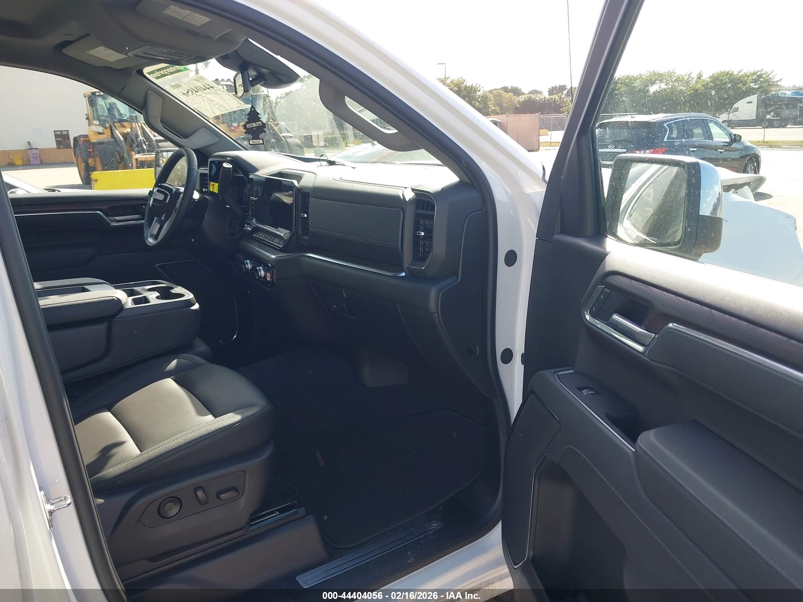 GMC SIERRA image 5