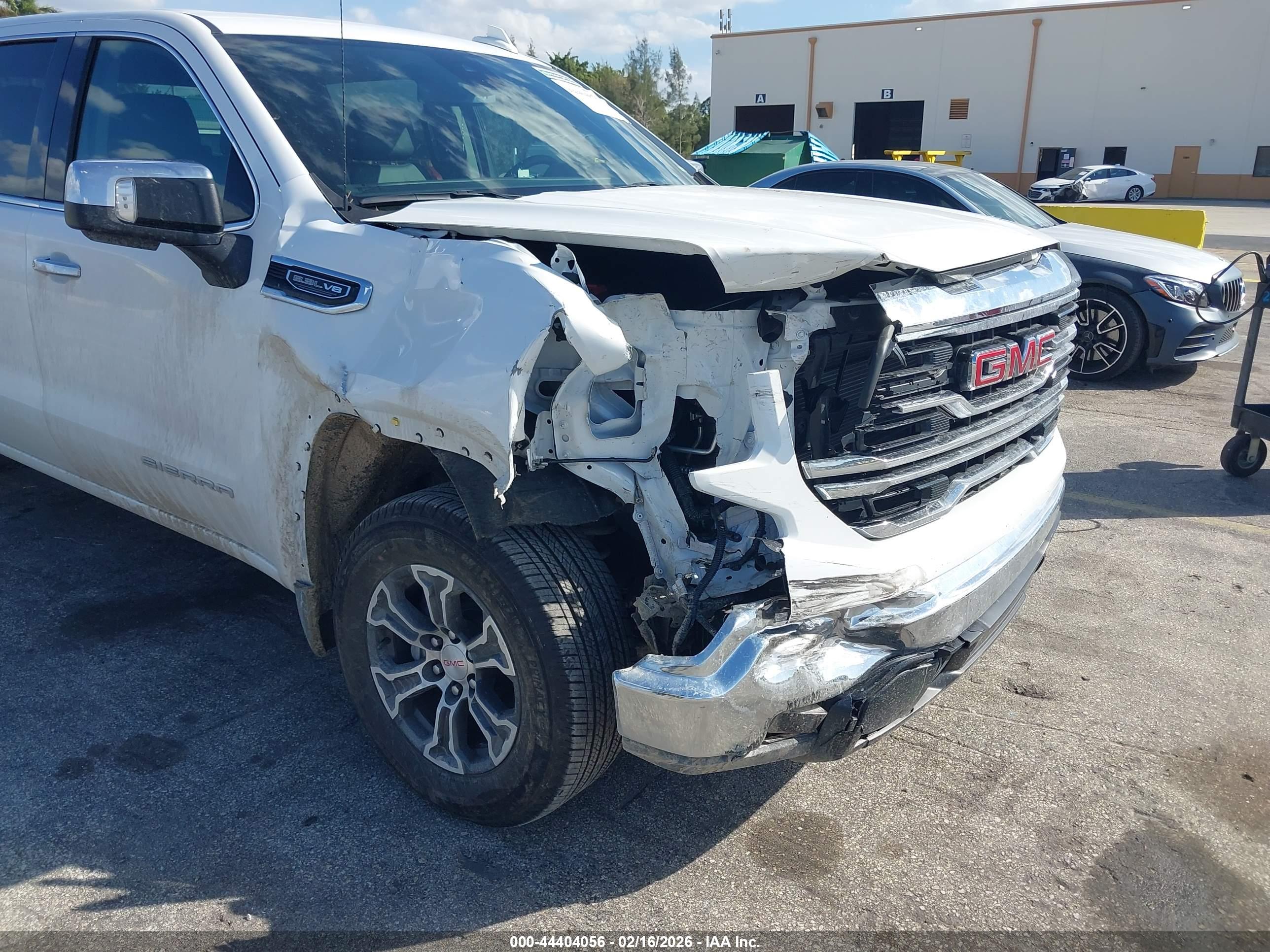GMC SIERRA image 6