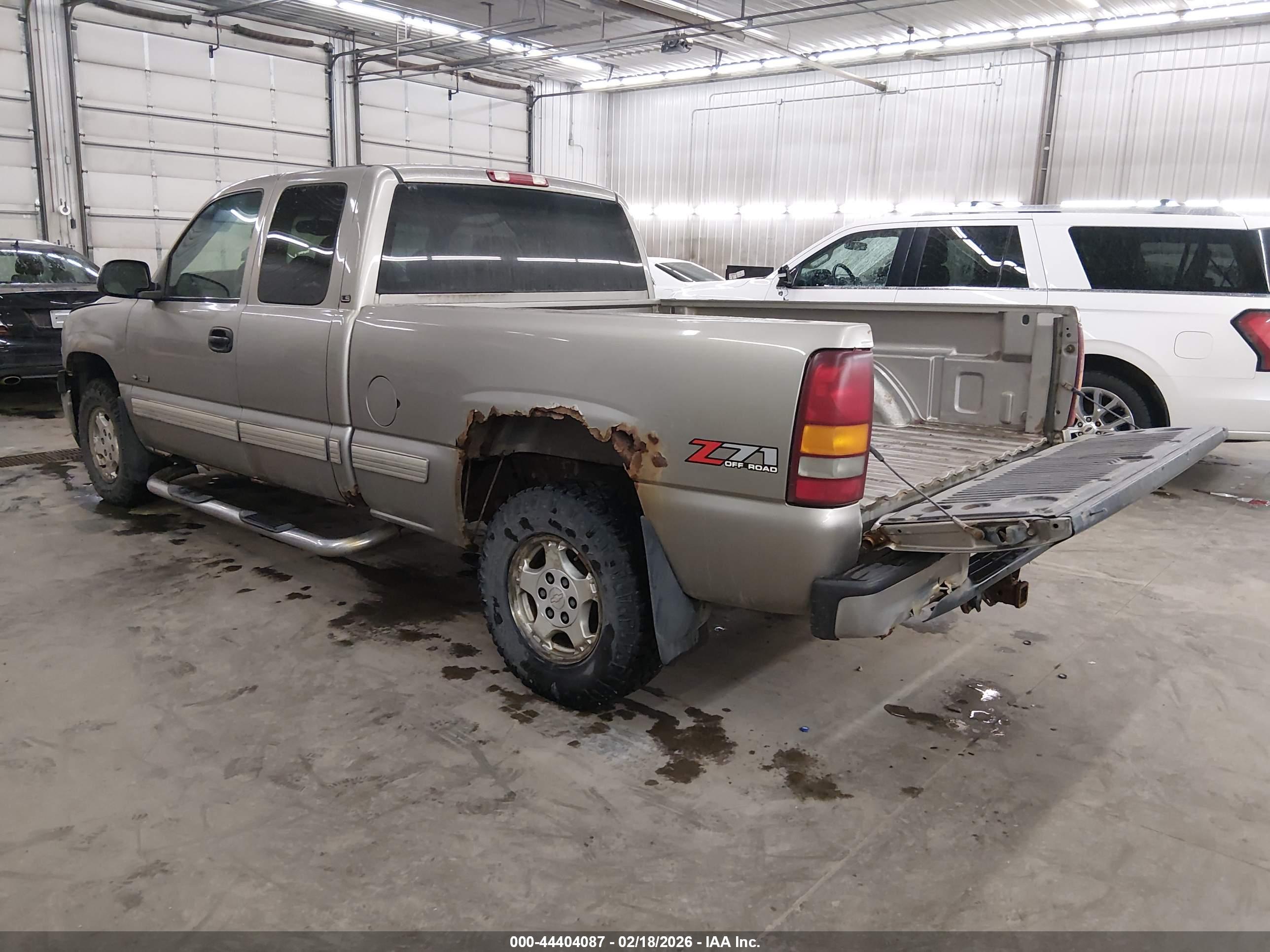 CHEVROLET SILVERADO image 3
