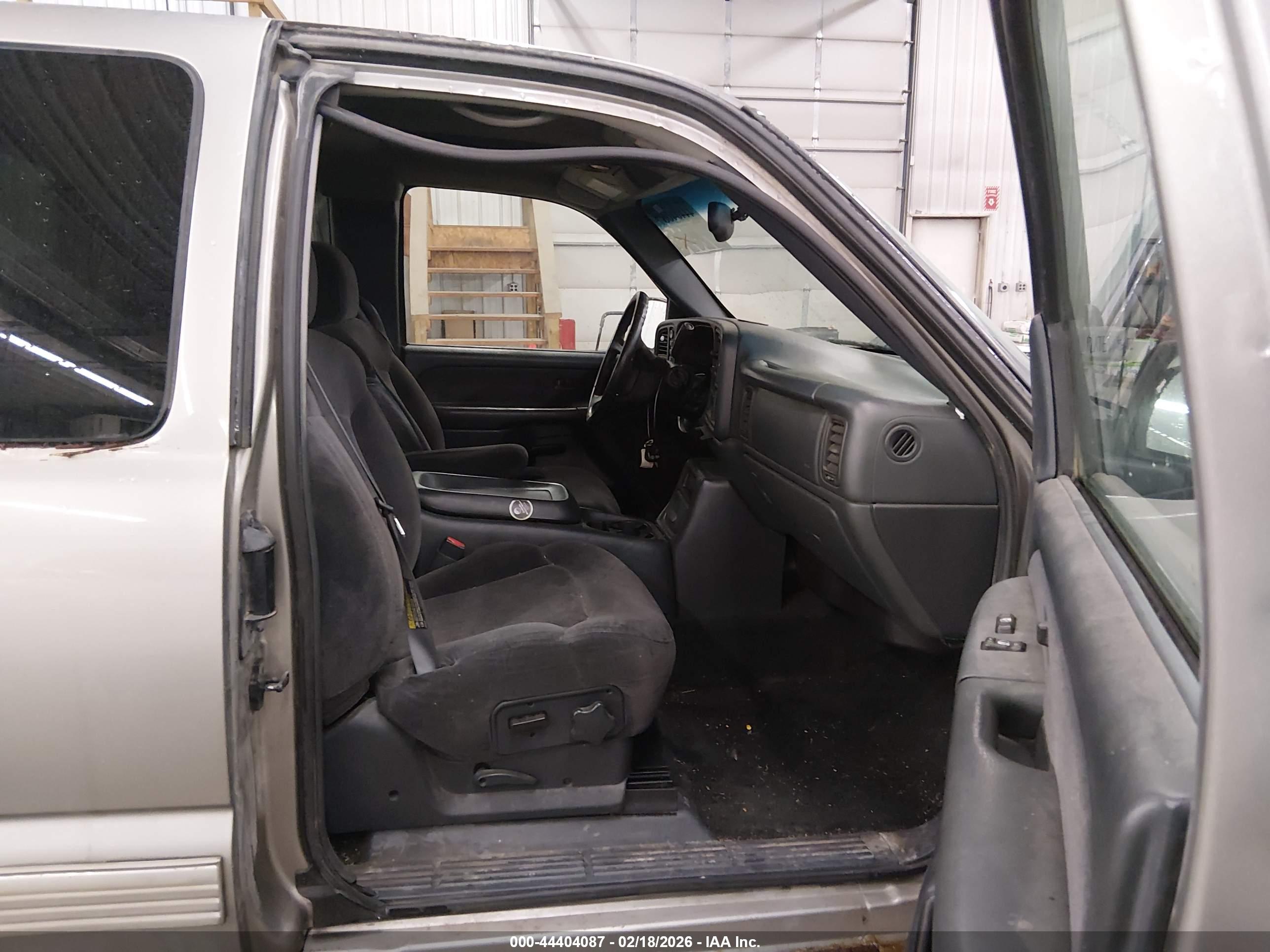 CHEVROLET SILVERADO image 5